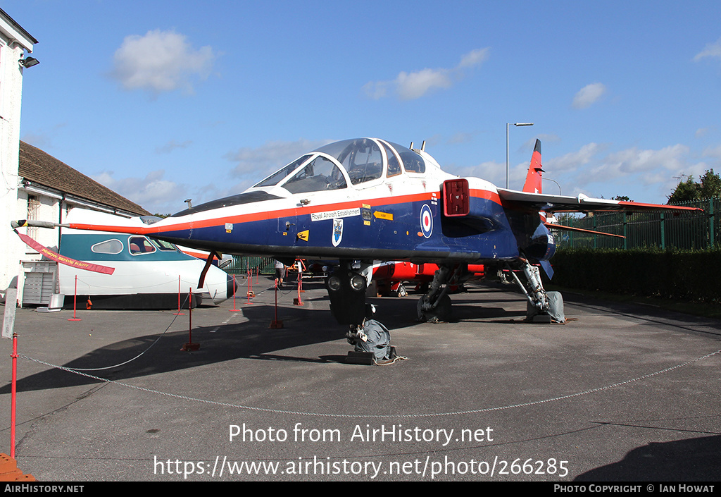 Aircraft Photo of XW566 | Sepecat Jaguar B | UK - Air Force | AirHistory.net #266285