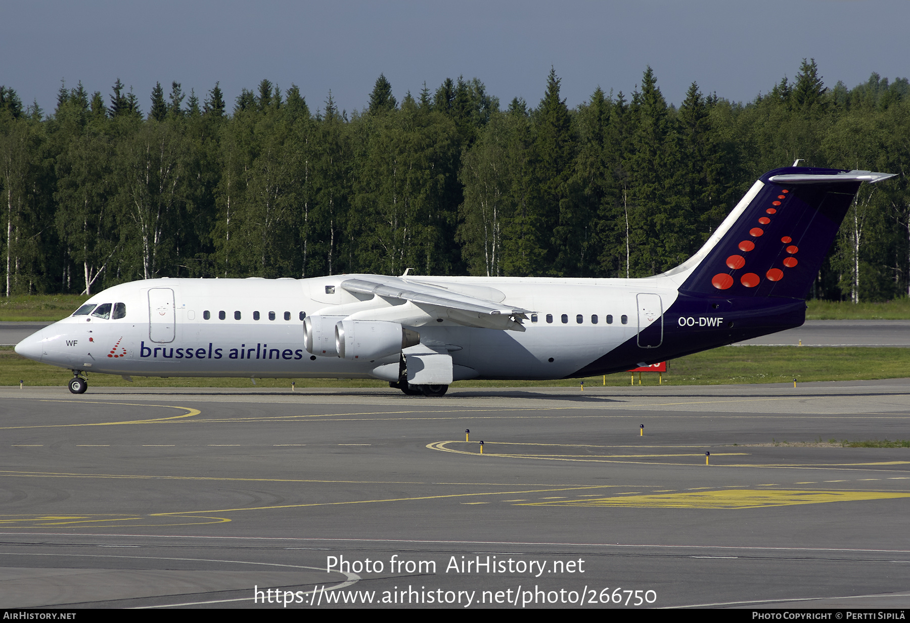 Aircraft Photo of OO-DWF | British Aerospace Avro 146-RJ100 | Brussels Airlines | AirHistory.net #266750