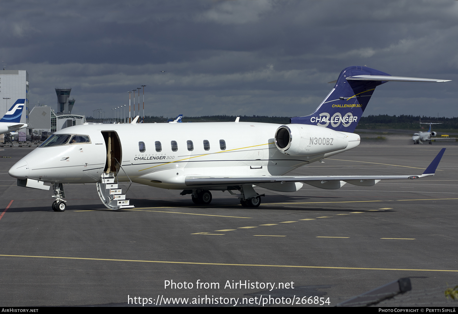 Aircraft Photo of N300BZ | Bombardier Challenger 300 (BD-100-1A10) | Bombardier | AirHistory.net #266854