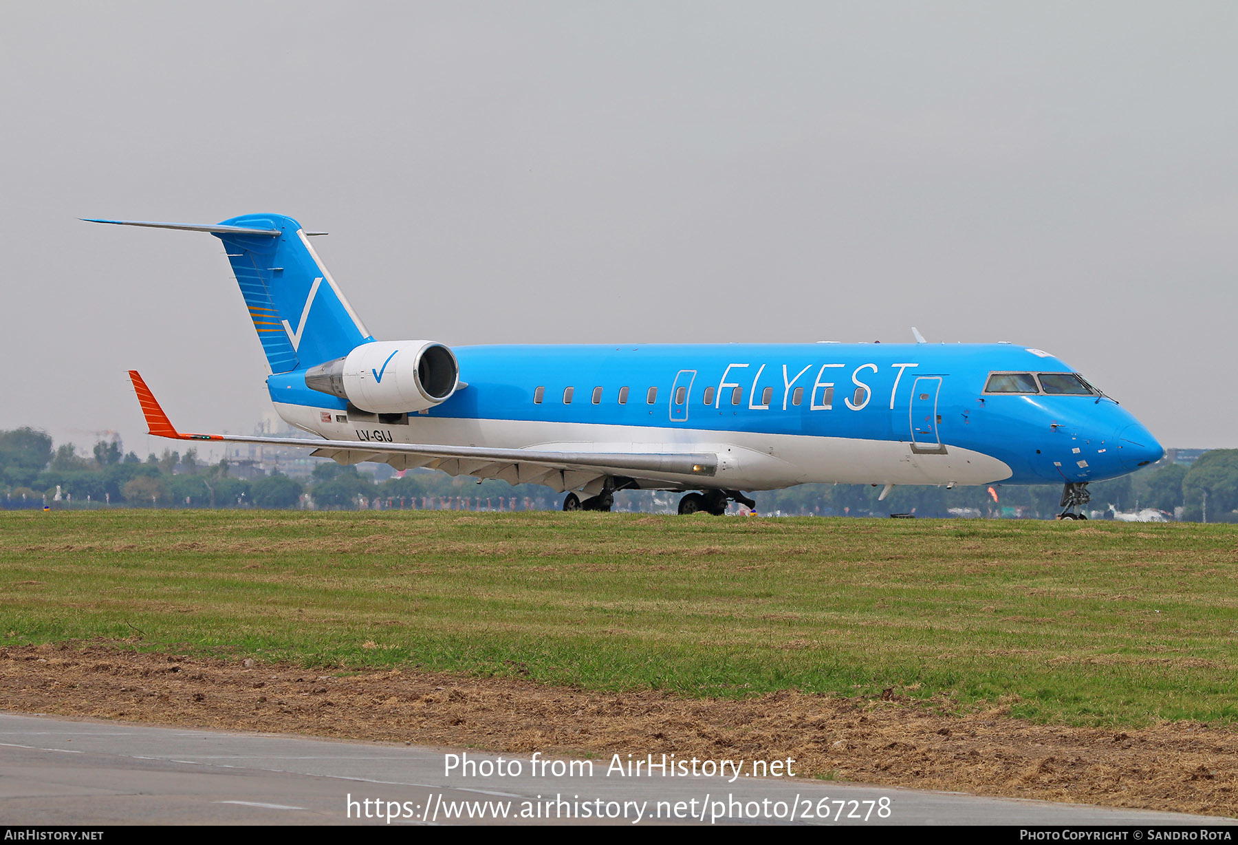 Aircraft Photo of LV-GIJ | Bombardier CRJ-200ER (CL-600-2B19) | Flyest | AirHistory.net #267278