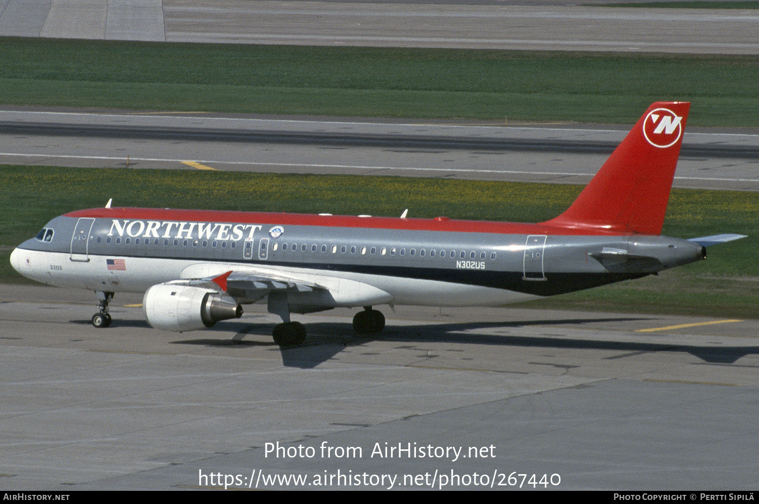 Aircraft Photo of N302US | Airbus A320-211 | Northwest Airlines | AirHistory.net #267440