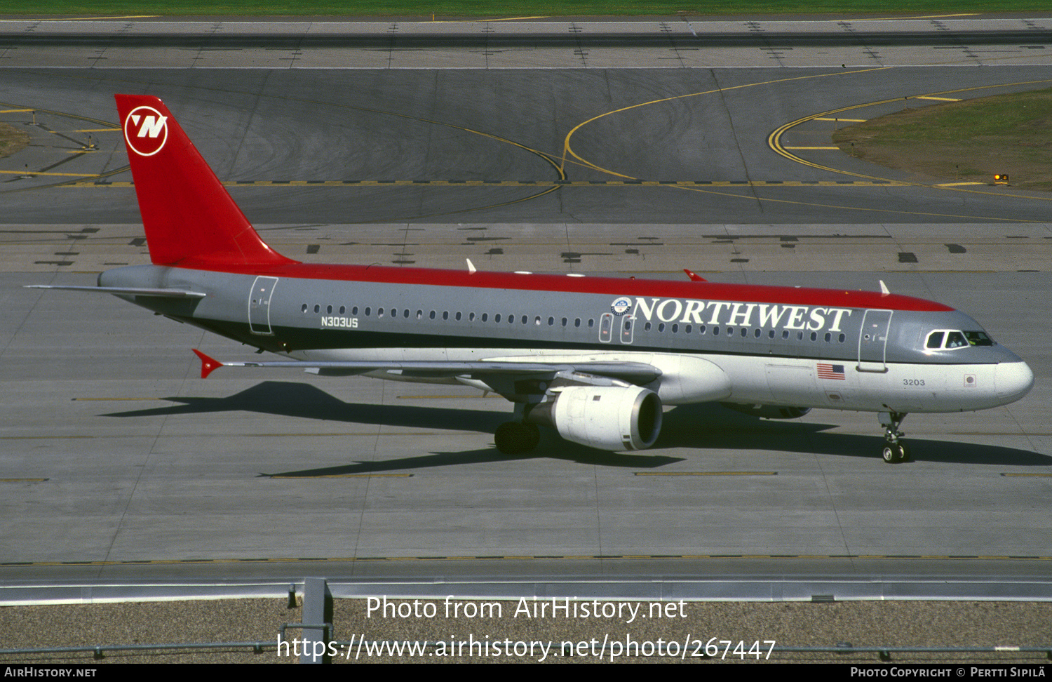 Aircraft Photo of N303US | Airbus A320-211 | Northwest Airlines | AirHistory.net #267447