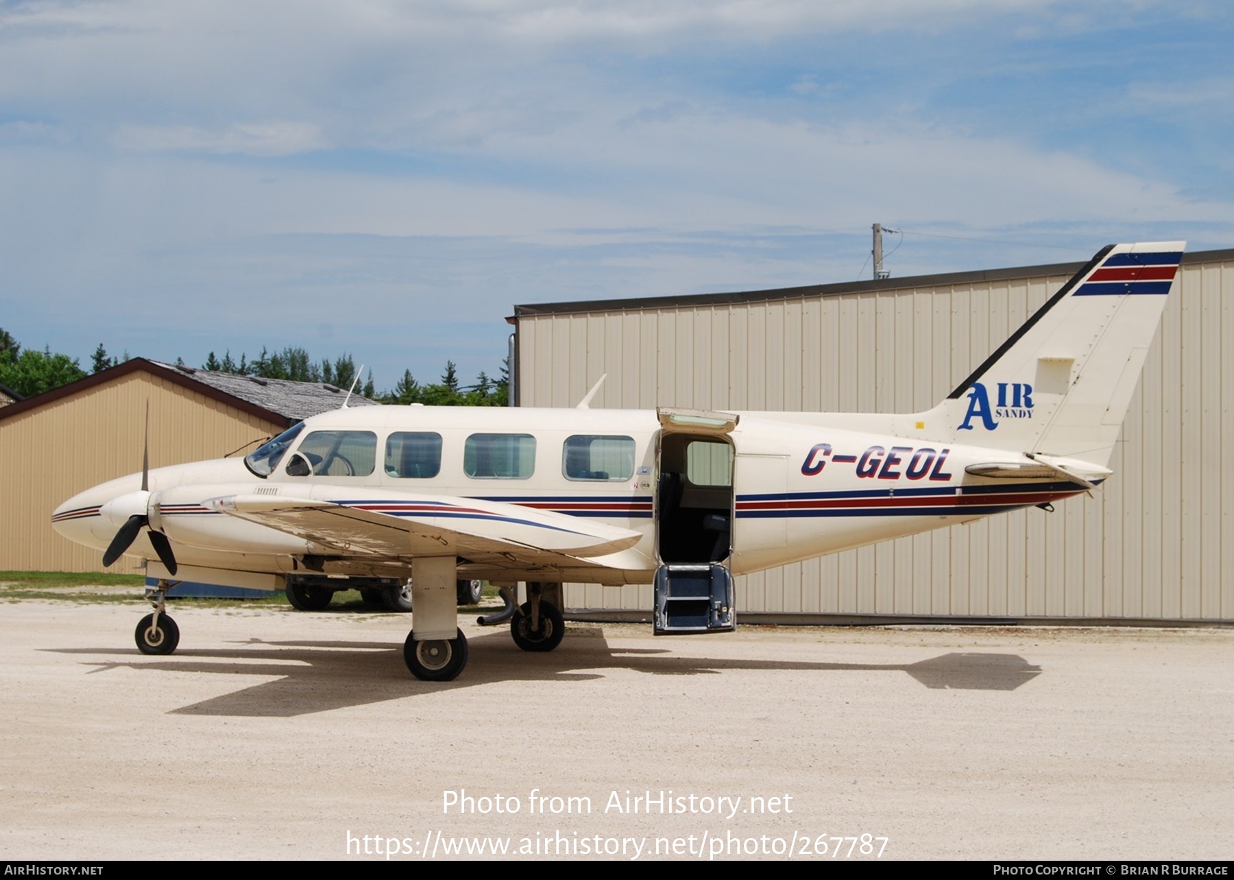 Aircraft Photo of C-GEOL | Piper PA-31-350 Navajo Chieftain | Sandy Lake Seaplane Service | AirHistory.net #267787