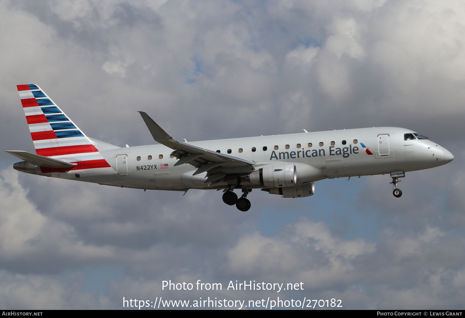 Aircraft Photo of N422YX | Embraer 175LR (ERJ-170-200LR) | American Eagle | AirHistory.net #270182