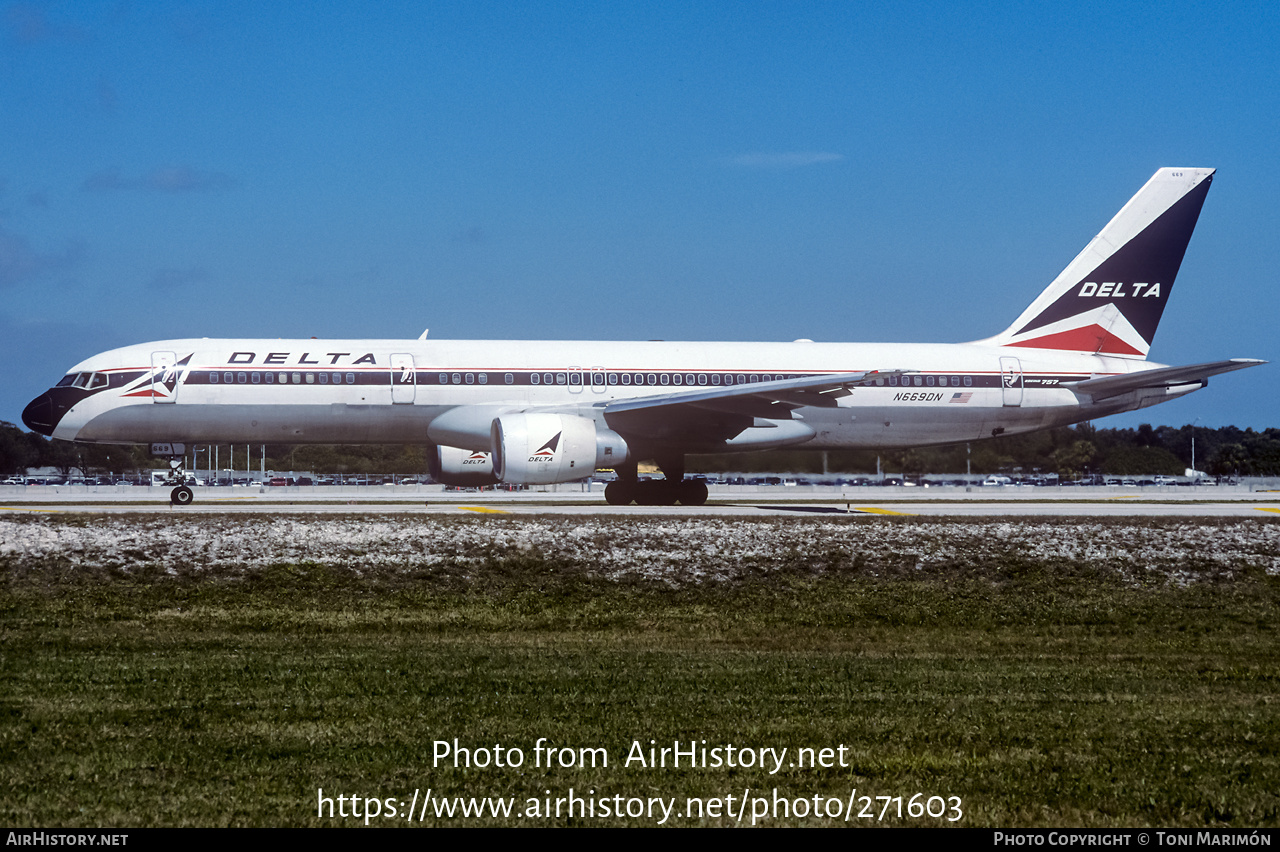 Aircraft Photo of N669DN | Boeing 757-232 | Delta Air Lines | AirHistory.net #271603