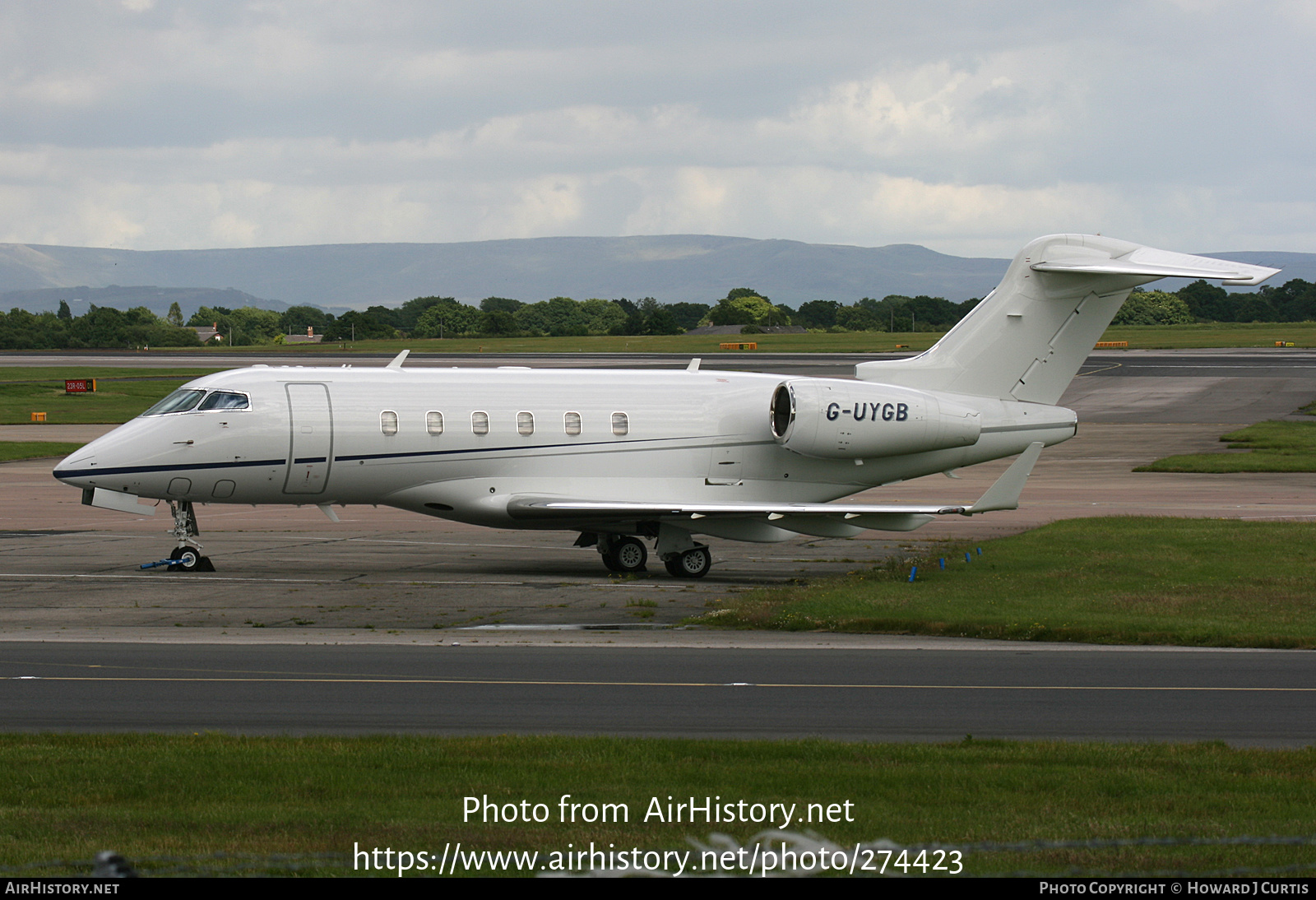 Aircraft Photo of G-UYGB | Bombardier Challenger 300 (BD-100-1A10) | AirHistory.net #274423