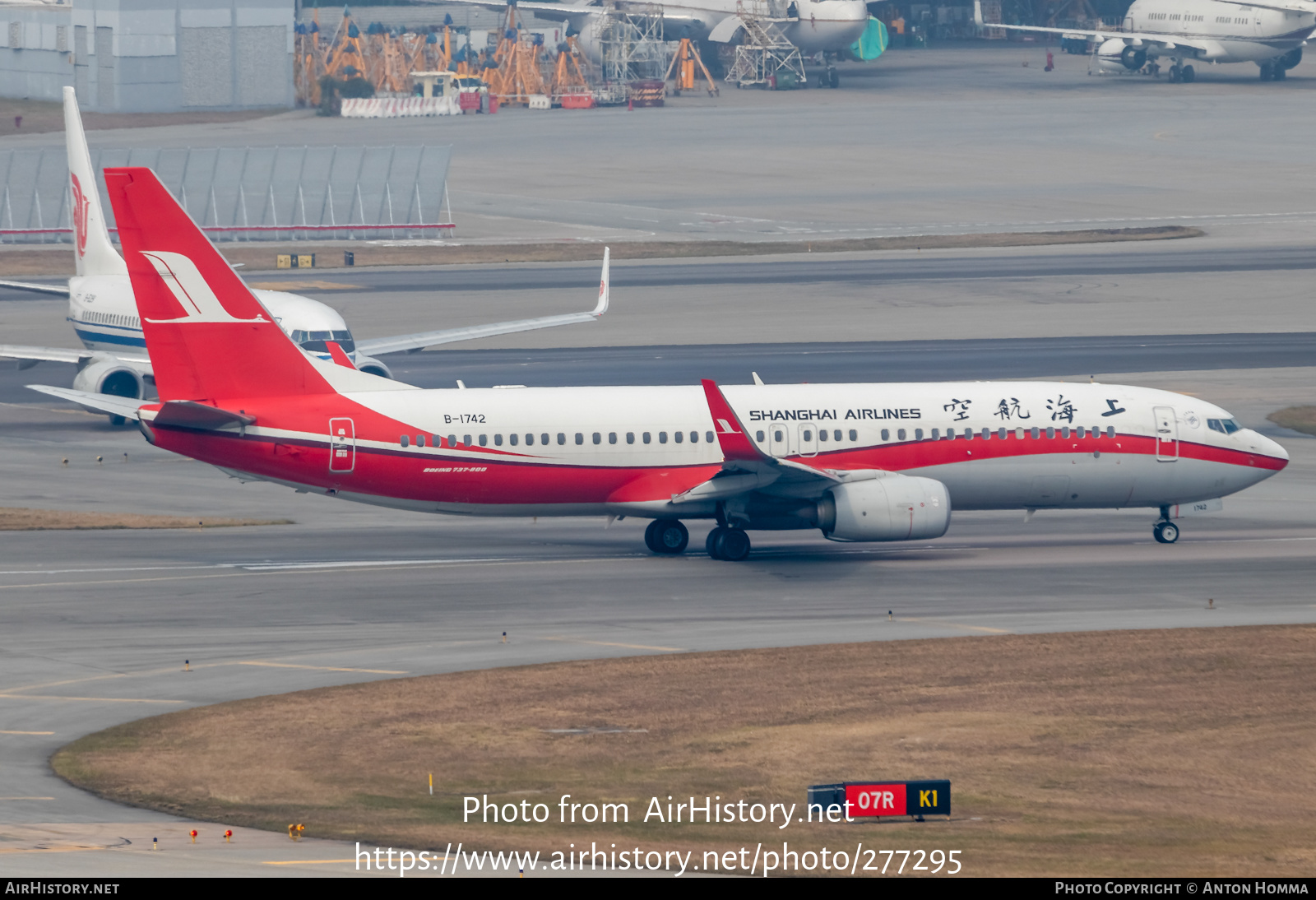 Aircraft Photo of B-1742 | Boeing 737-86D | Shanghai Airlines | AirHistory.net #277295