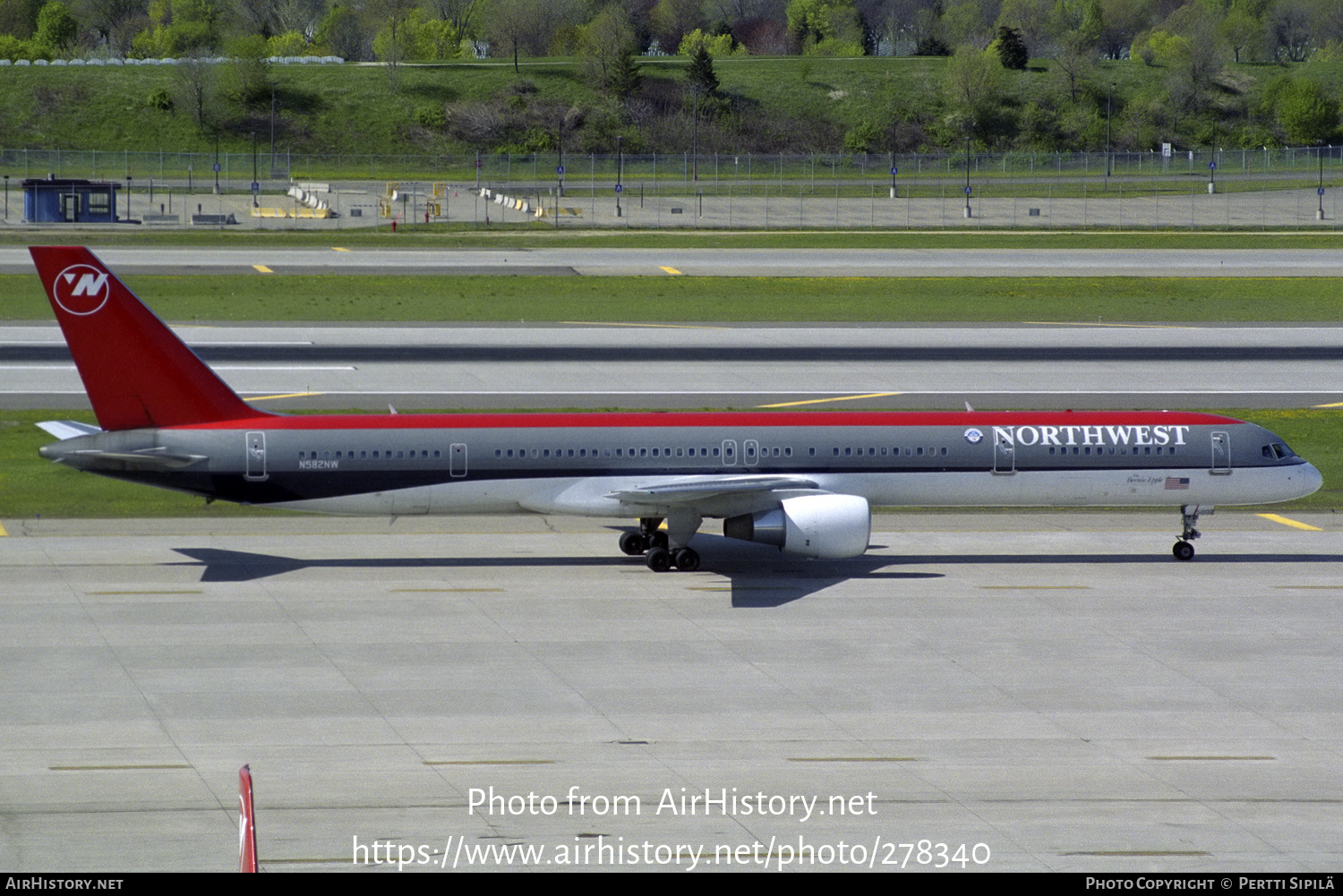 Aircraft Photo of N582NW | Boeing 757-351 | Northwest Airlines | AirHistory.net #278340