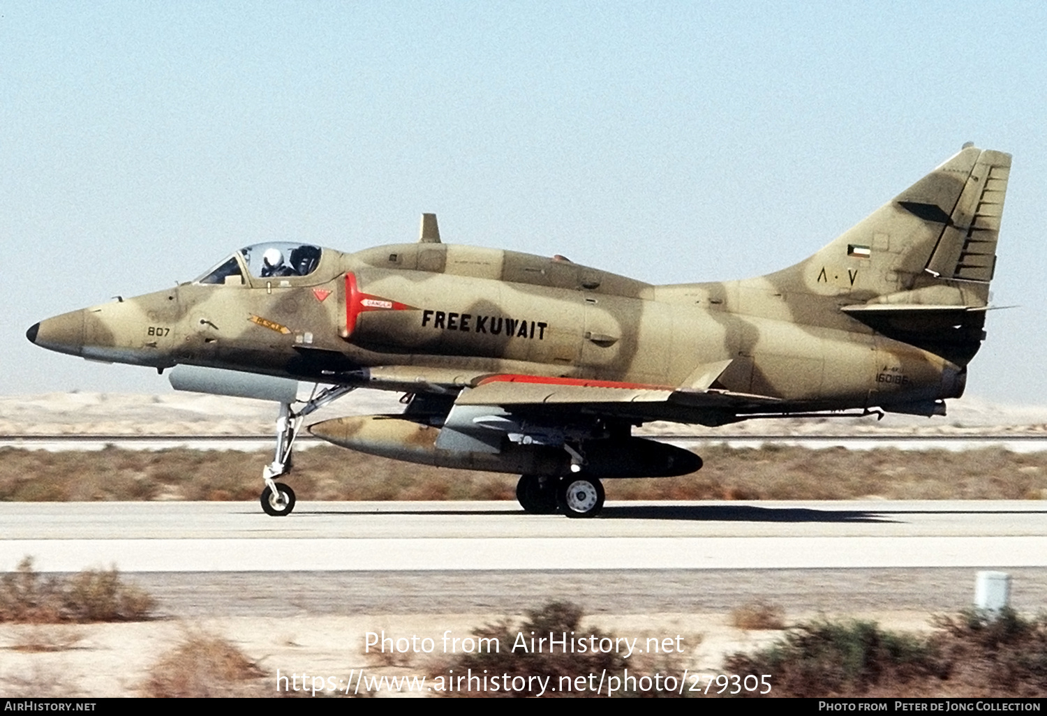 Aircraft Photo of 807 / ٨٠٧ | McDonnell Douglas A-4KU Skyhawk | Kuwait - Air Force | AirHistory.net #279305