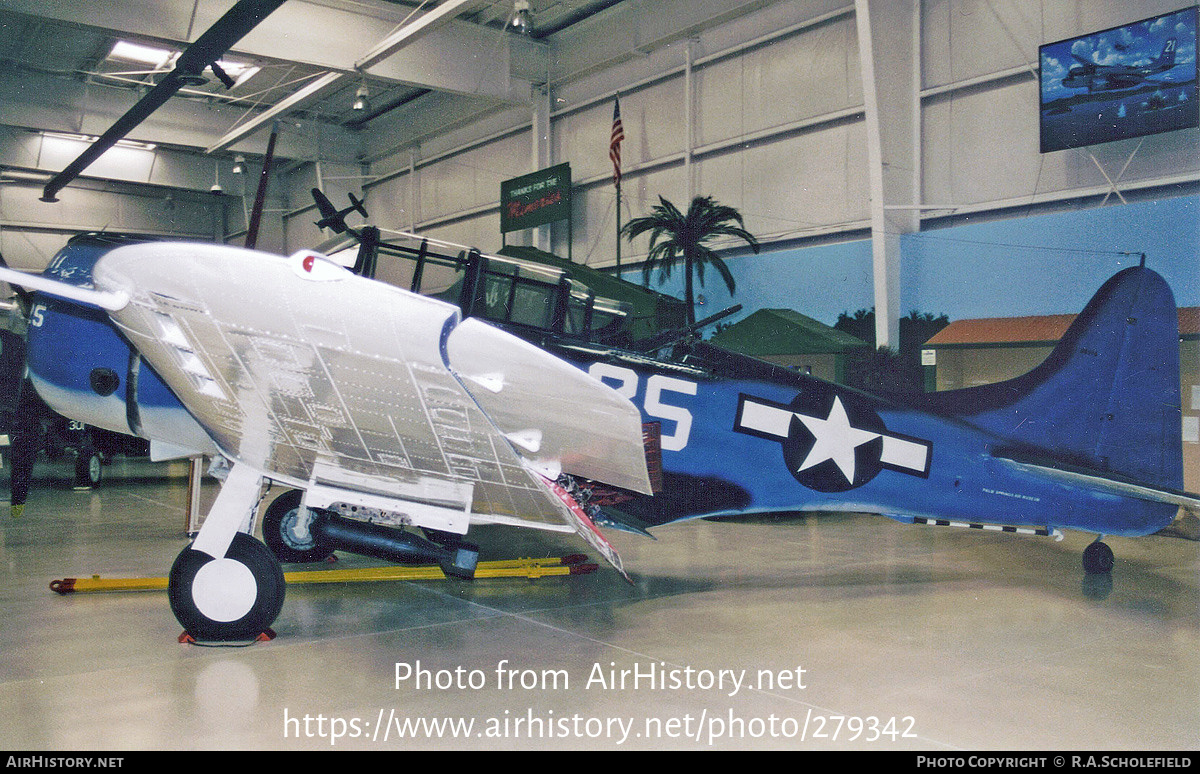 Aircraft Photo of 36176 | Douglas SBD-5 Dauntless | USA - Navy | AirHistory.net #279342