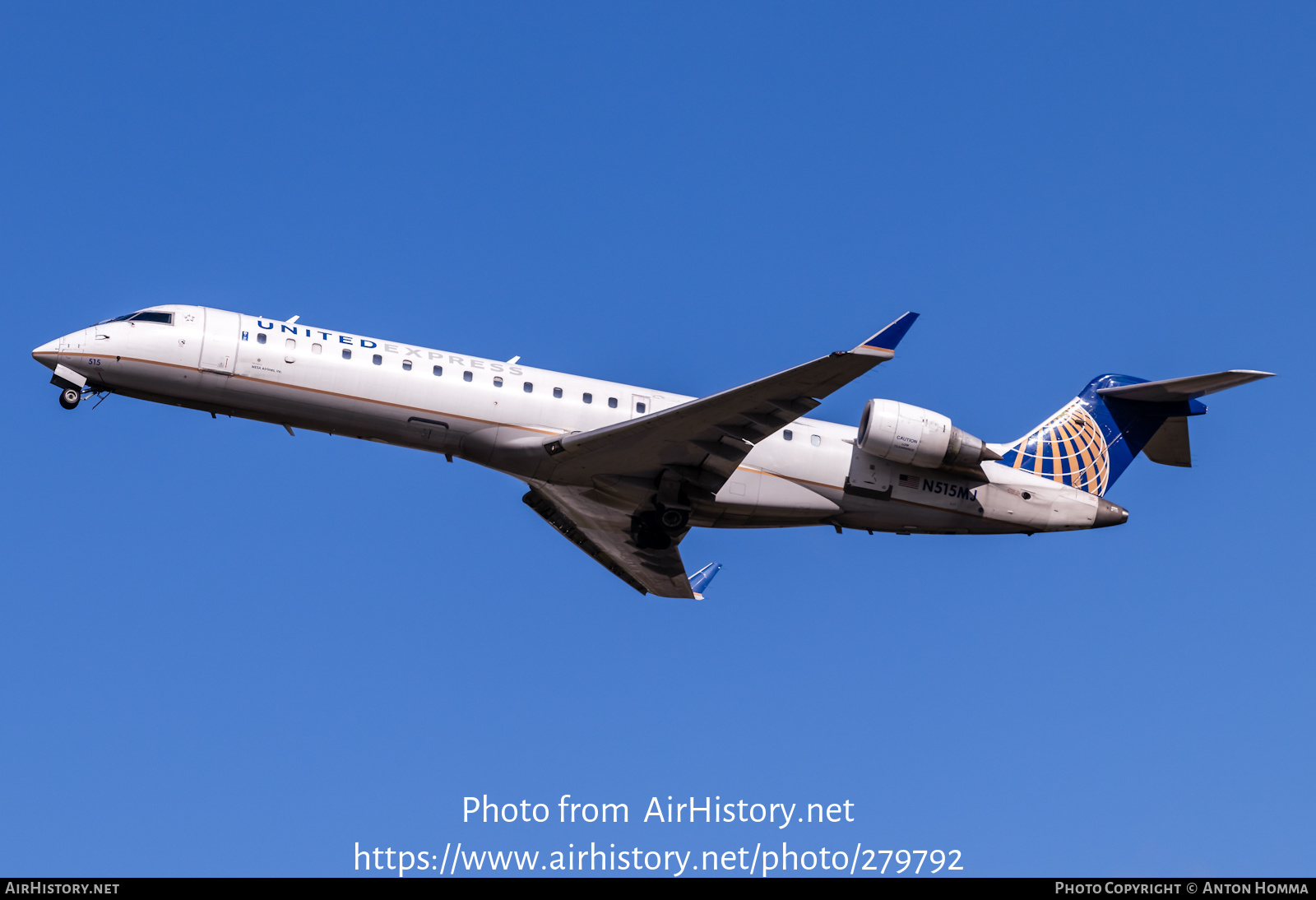 Aircraft Photo of N515MJ | Bombardier CRJ-701ER (CL-600-2C10) | United Express | AirHistory.net #279792