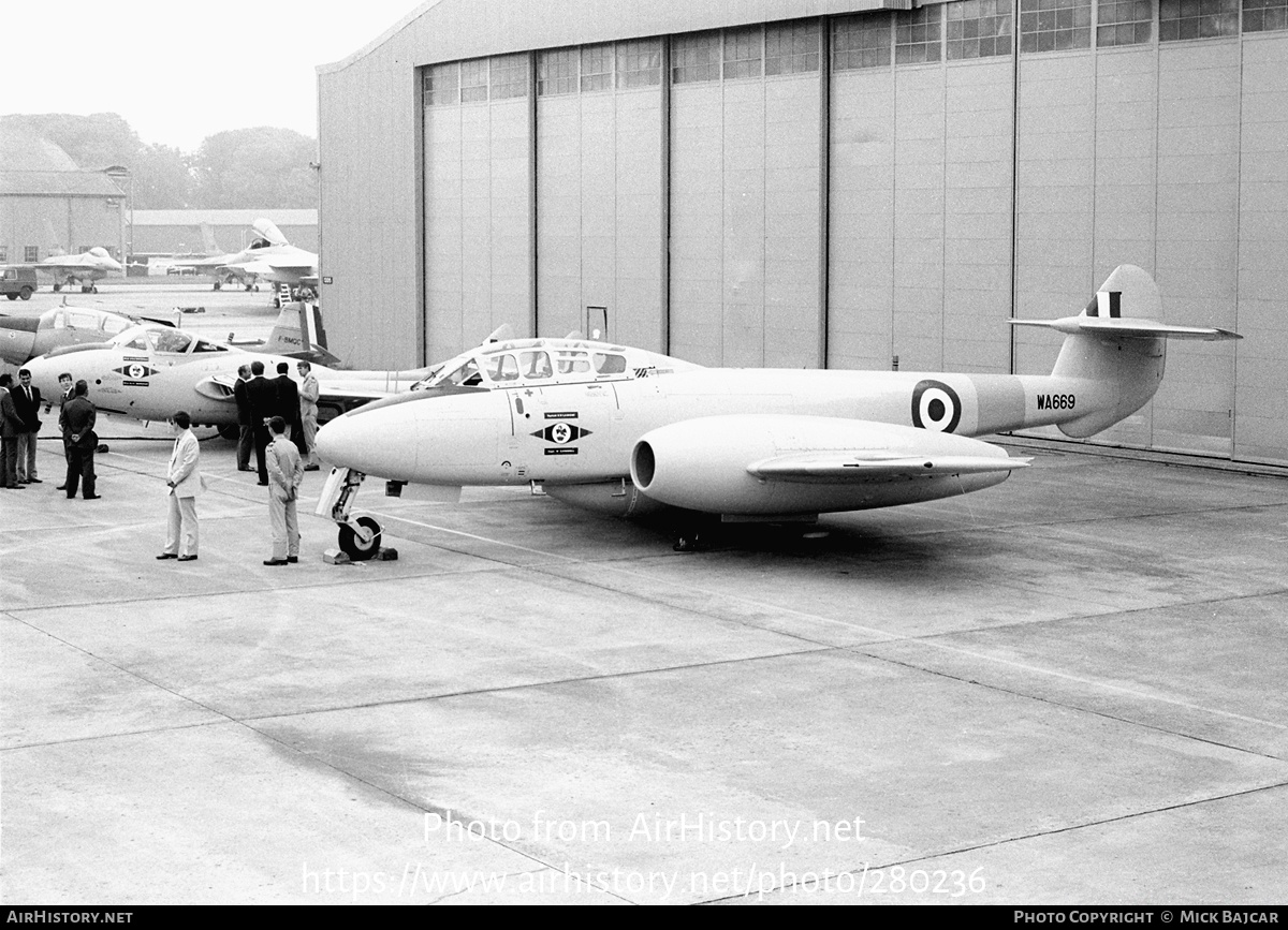 Aircraft Photo of WA669 | Gloster Meteor T7 | UK - Air Force | AirHistory.net #280236