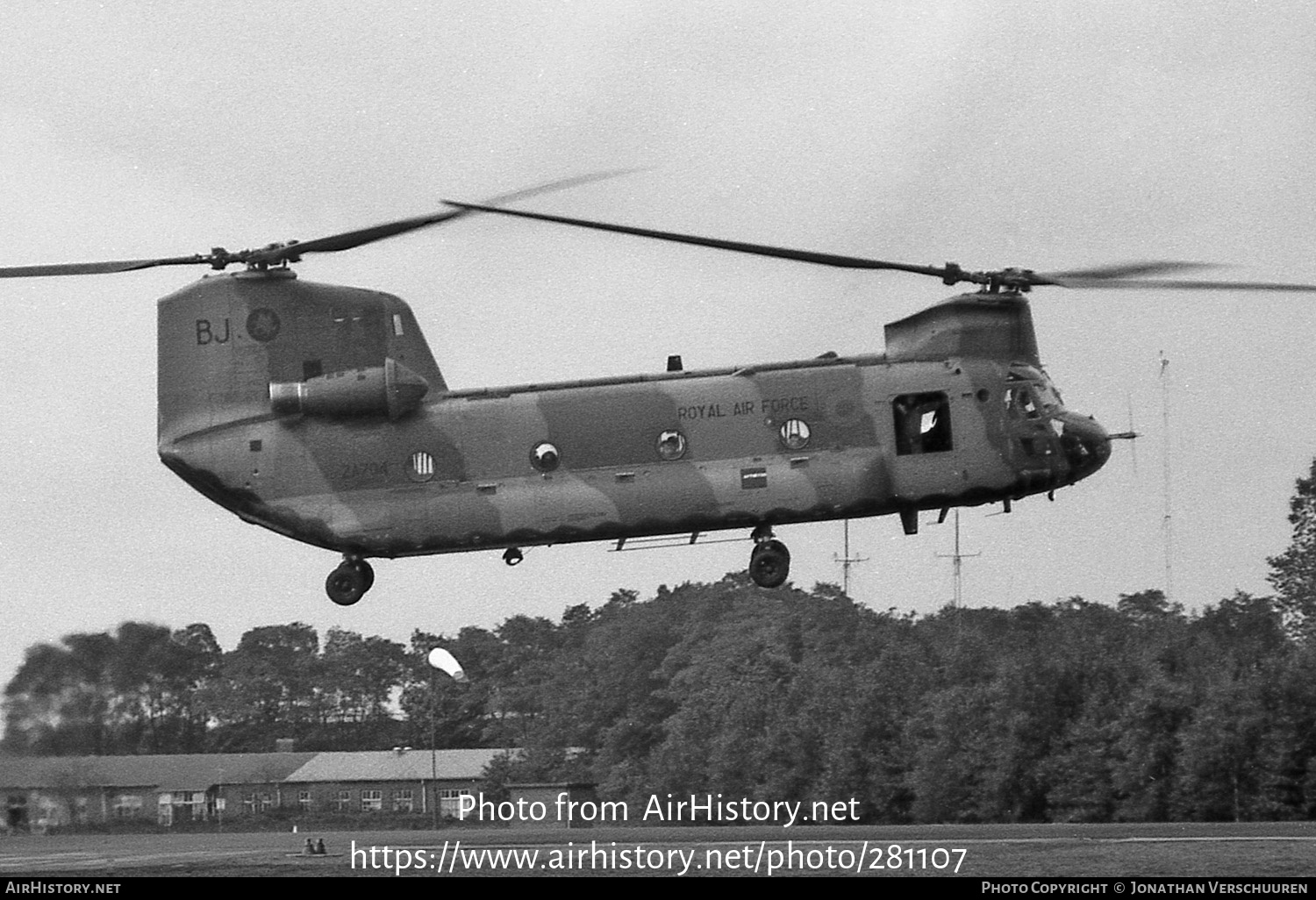 Aircraft Photo of ZA704 | Boeing Vertol Chinook HC1 (352) | UK - Air ...