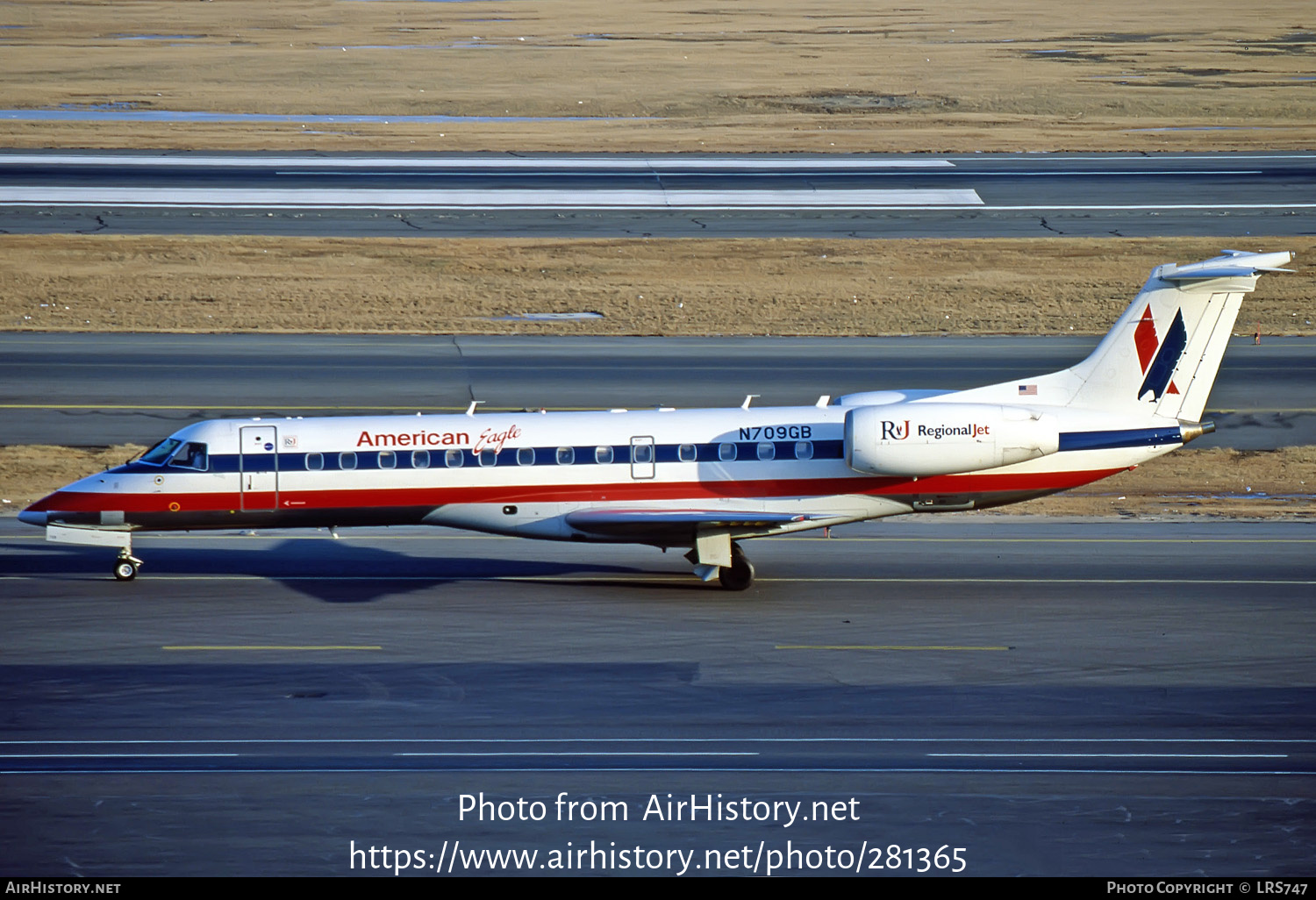 Aircraft Photo of N709GB | Embraer ERJ-135LR (EMB-135LR) | American Eagle | AirHistory.net #281365