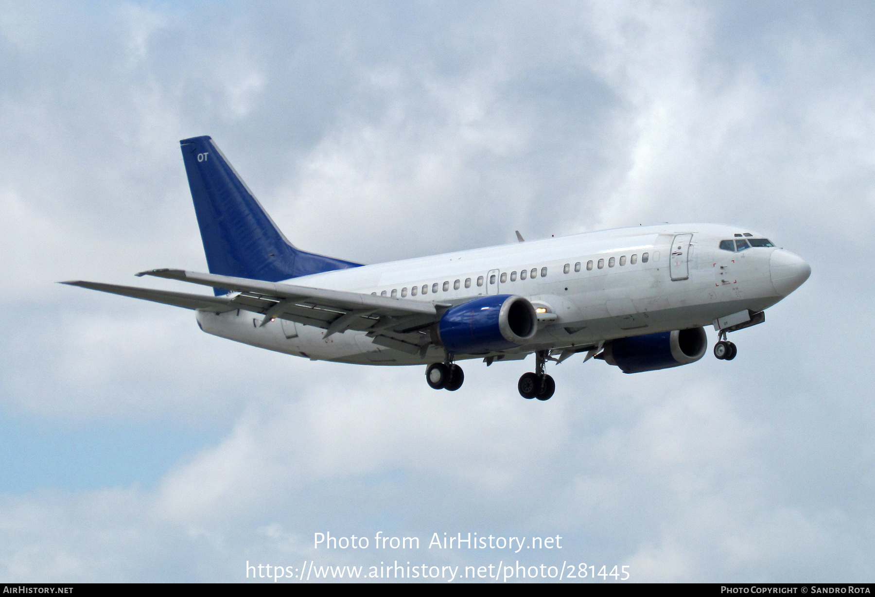 Aircraft Photo of LV-BOT | Boeing 737-505 | AirHistory.net #281445