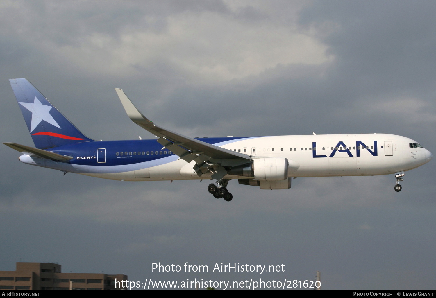 Aircraft Photo of CC-CWY | Boeing 767-316/ER | LAN Airlines - Línea Aérea Nacional | AirHistory.net #281620