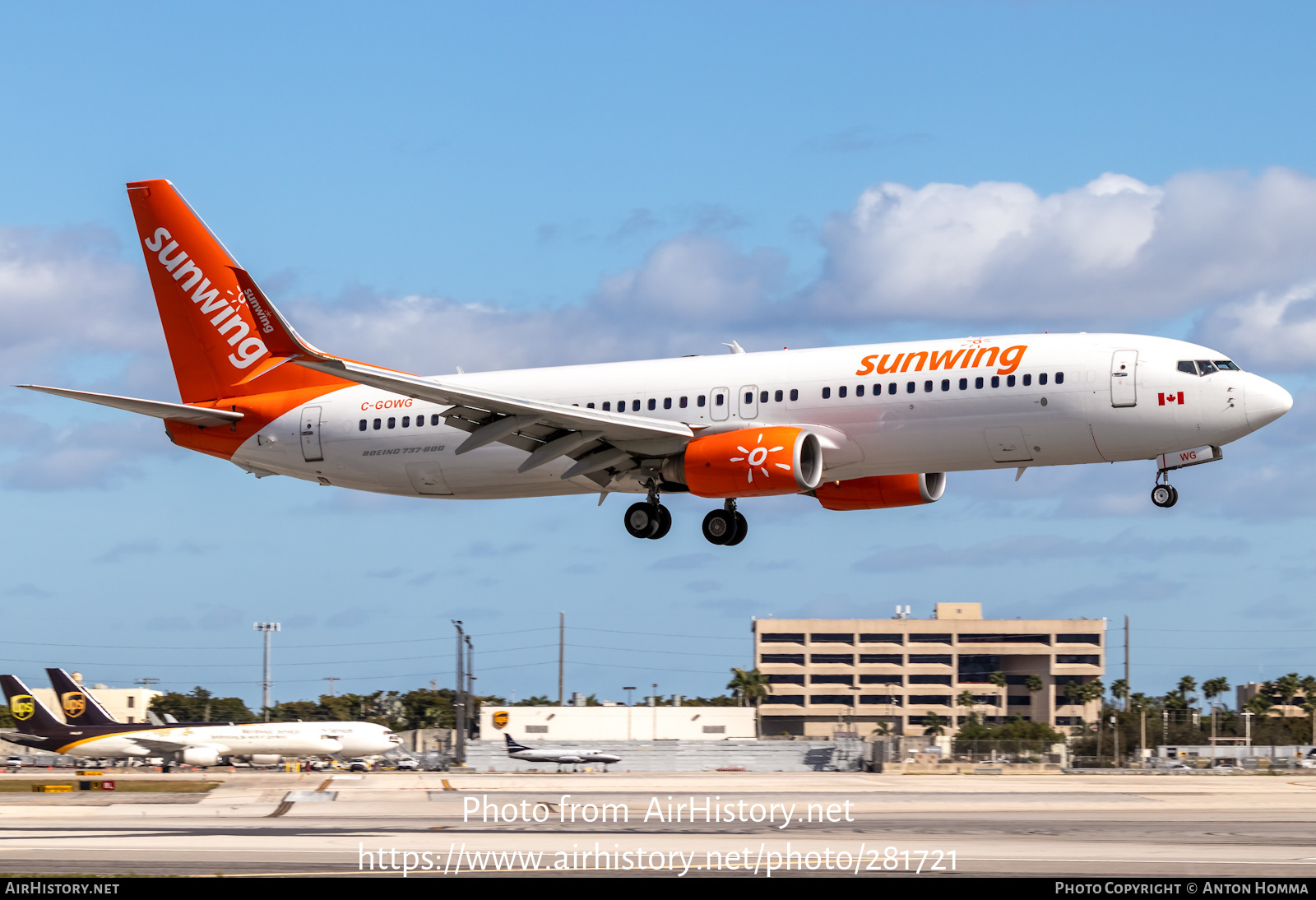 Aircraft Photo of C-GOWG | Boeing 737-86J | Sunwing Airlines | AirHistory.net #281721