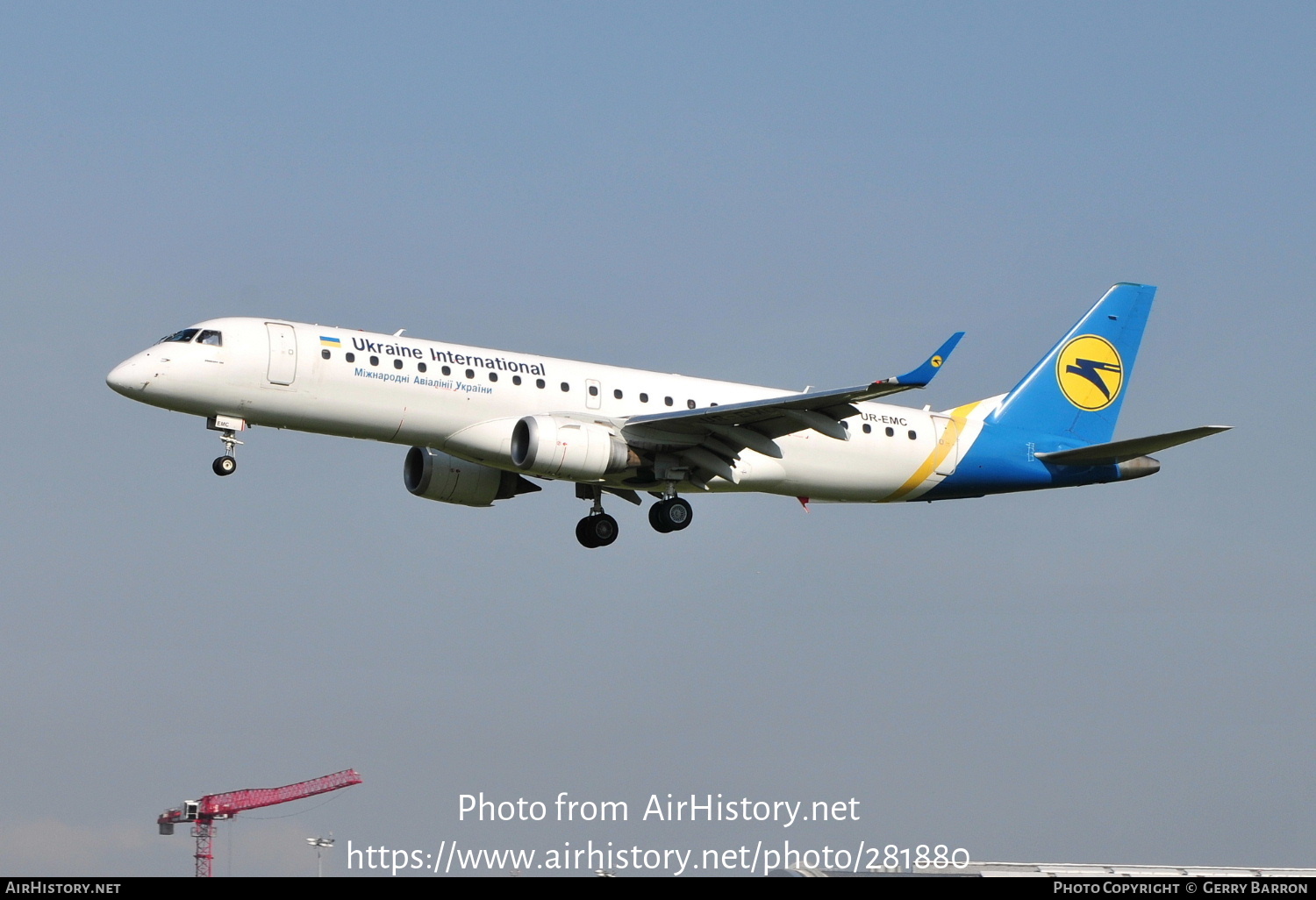 Aircraft Photo of UR-EMC | Embraer 190STD (ERJ-190-100STD) | Ukraine International Airlines | AirHistory.net #281880