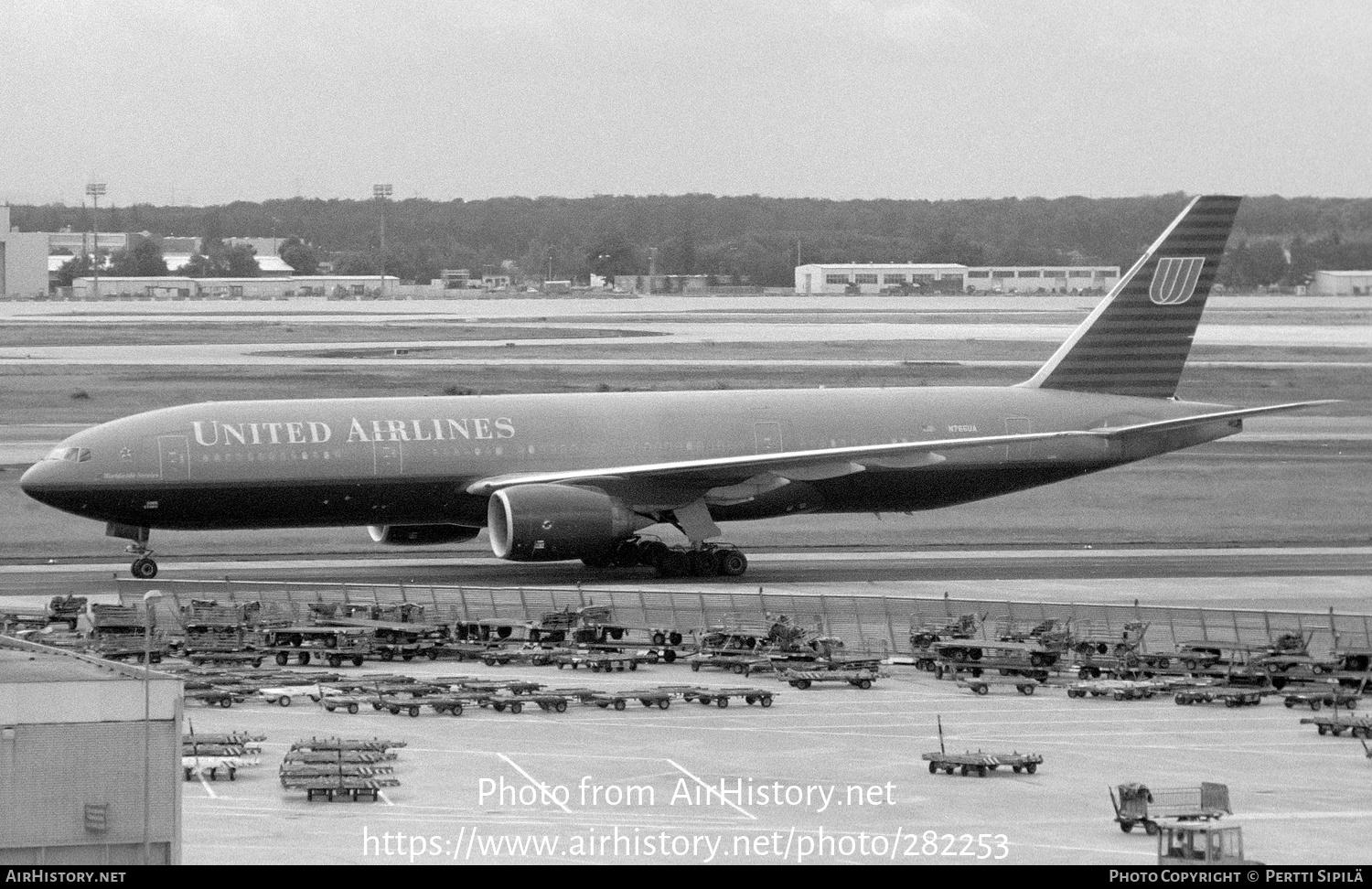 Aircraft Photo of N766UA | Boeing 777-222 | United Airlines | AirHistory.net #282253