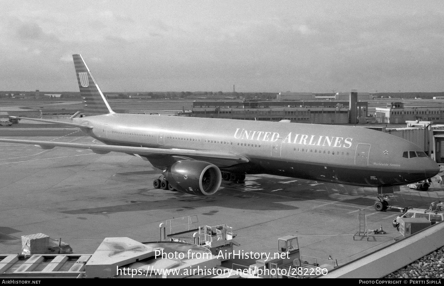 Aircraft Photo of N767UA | Boeing 777-222 | United Airlines | AirHistory.net #282280