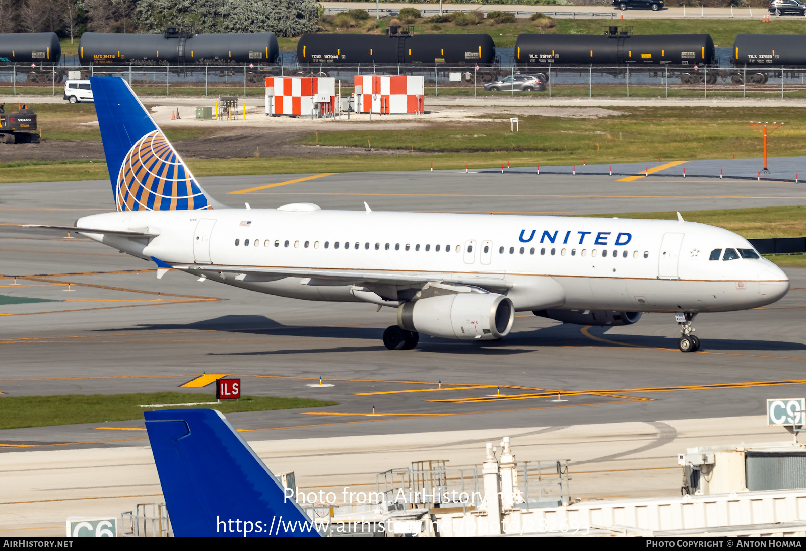 Aircraft Photo of N428UA | Airbus A320-232 | United Airlines | AirHistory.net #282693