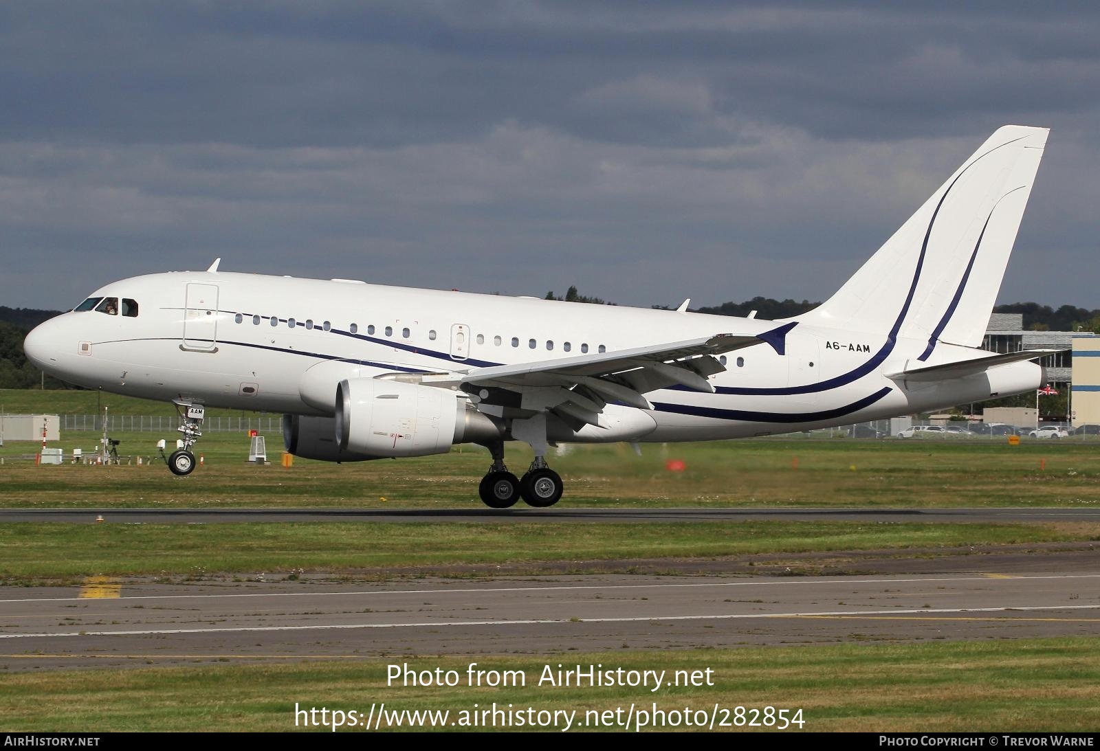 Aircraft Photo of A6-AAM | Airbus A319-112 | AirHistory.net #282854