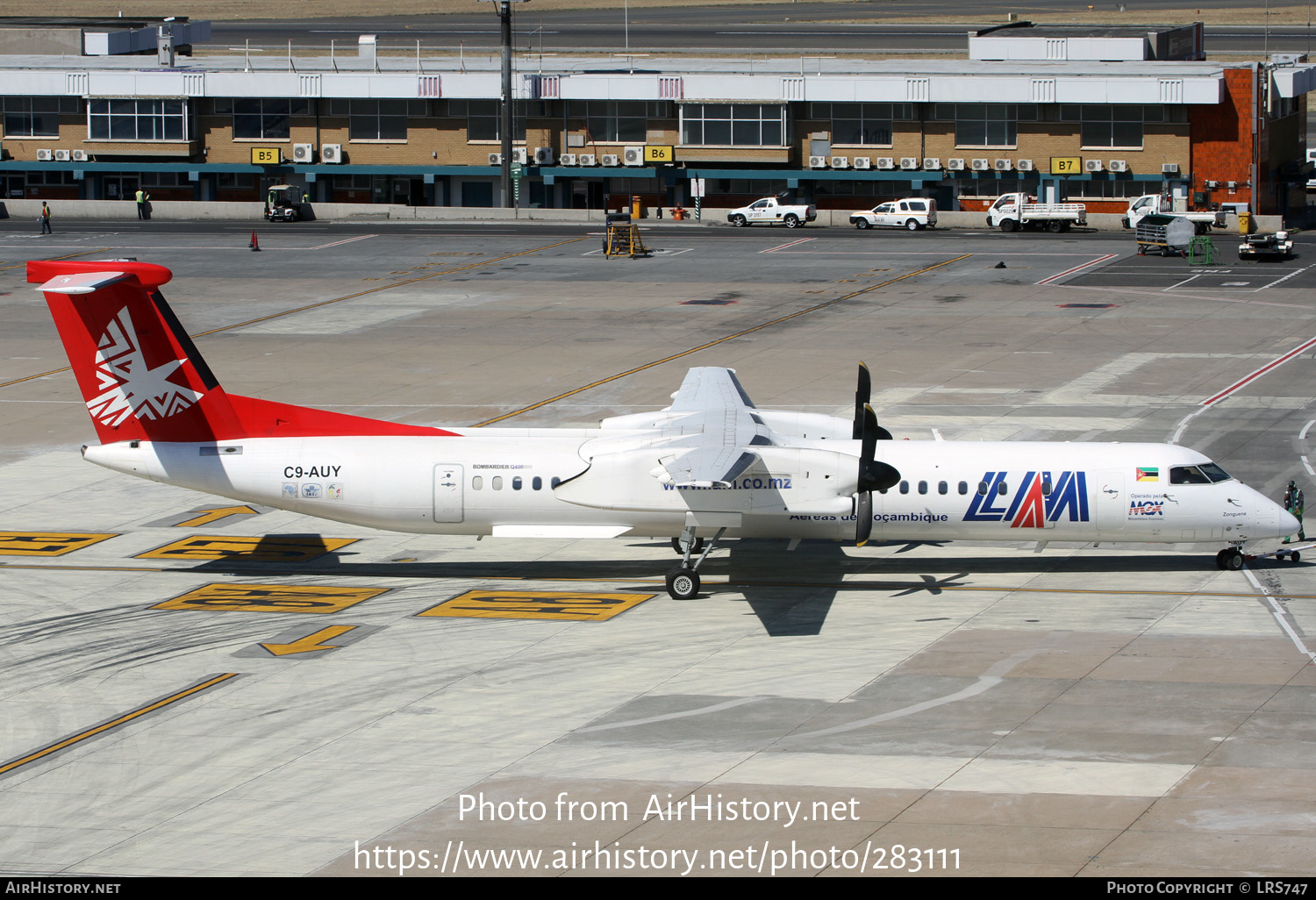 Aircraft Photo of C9-AUY | Bombardier DHC-8-402 Dash 8 | LAM - Linhas Aéreas de Moçambique | AirHistory.net #283111