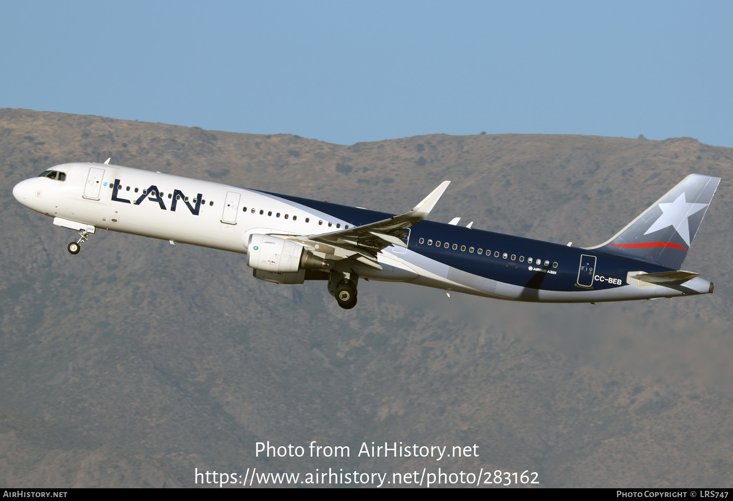 Aircraft Photo of CC-CEB | Airbus A321-211 | LAN Airlines - Línea Aérea Nacional | AirHistory.net #283162