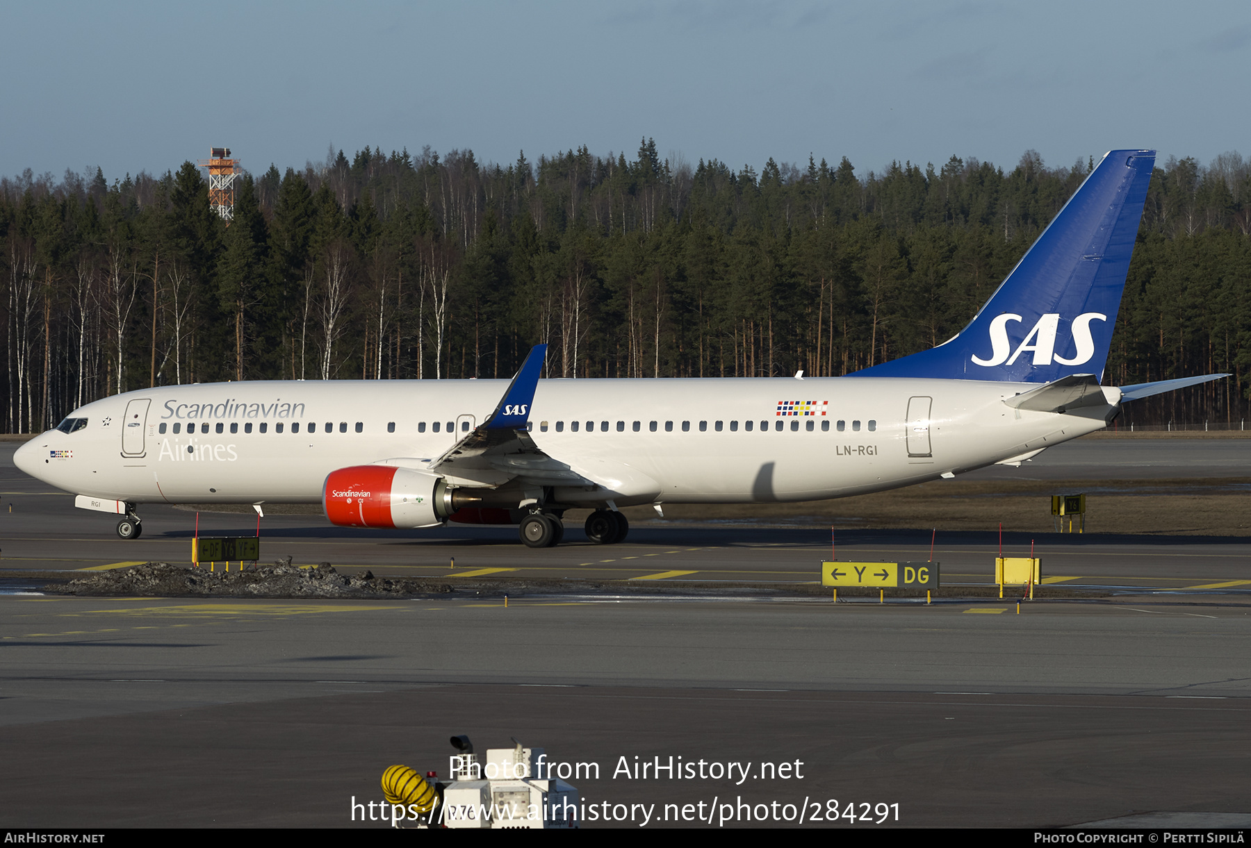 Aircraft Photo of LN-RGI | Boeing 737-86N | Scandinavian Airlines - SAS | AirHistory.net #284291