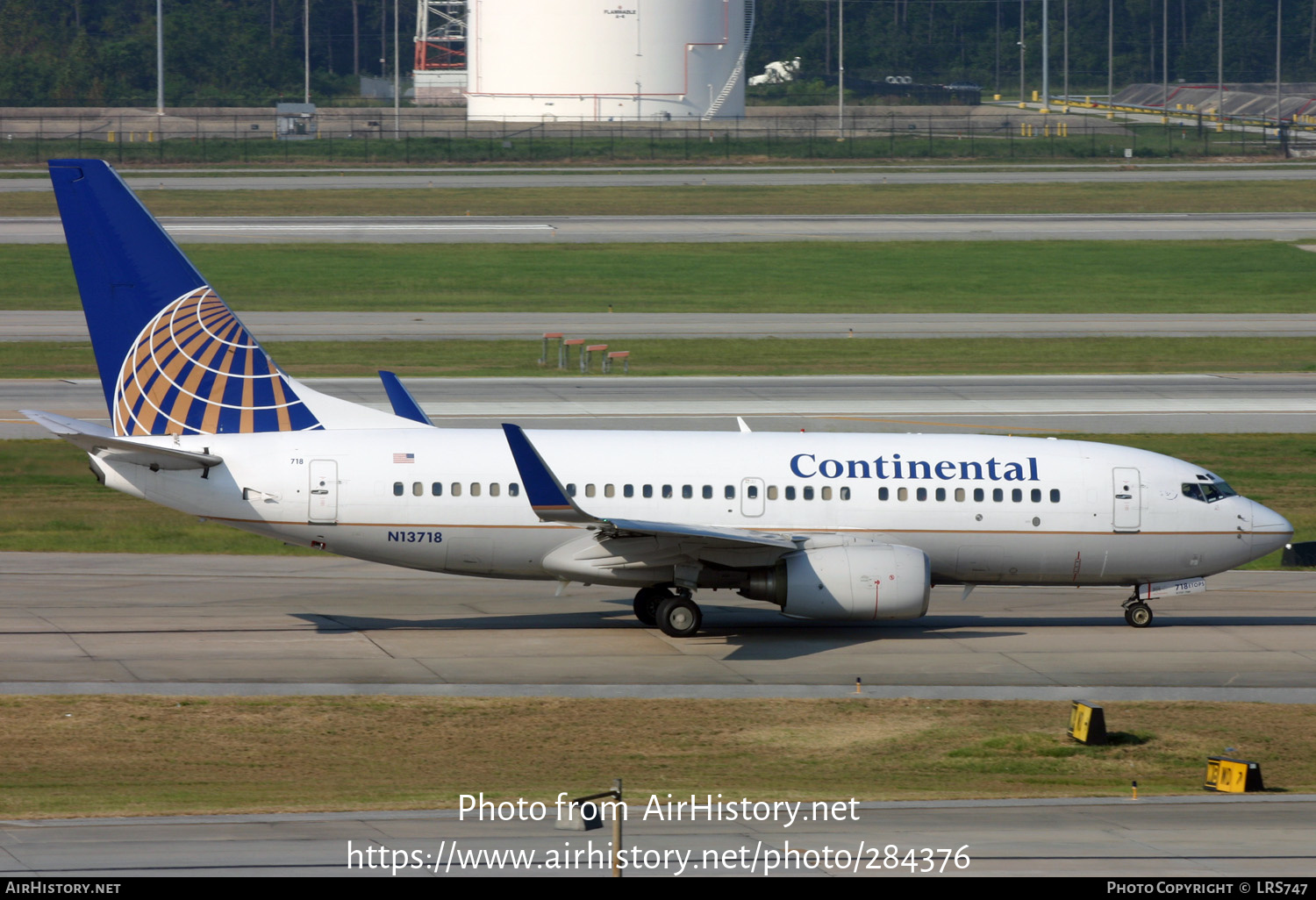 Aircraft Photo of N13718 | Boeing 737-724 | Continental Airlines | AirHistory.net #284376