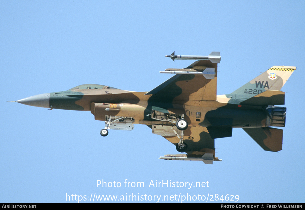 Aircraft Photo of 86-0220 / AF86-220 | General Dynamics F-16C Fighting Falcon | USA - Air Force | AirHistory.net #284629