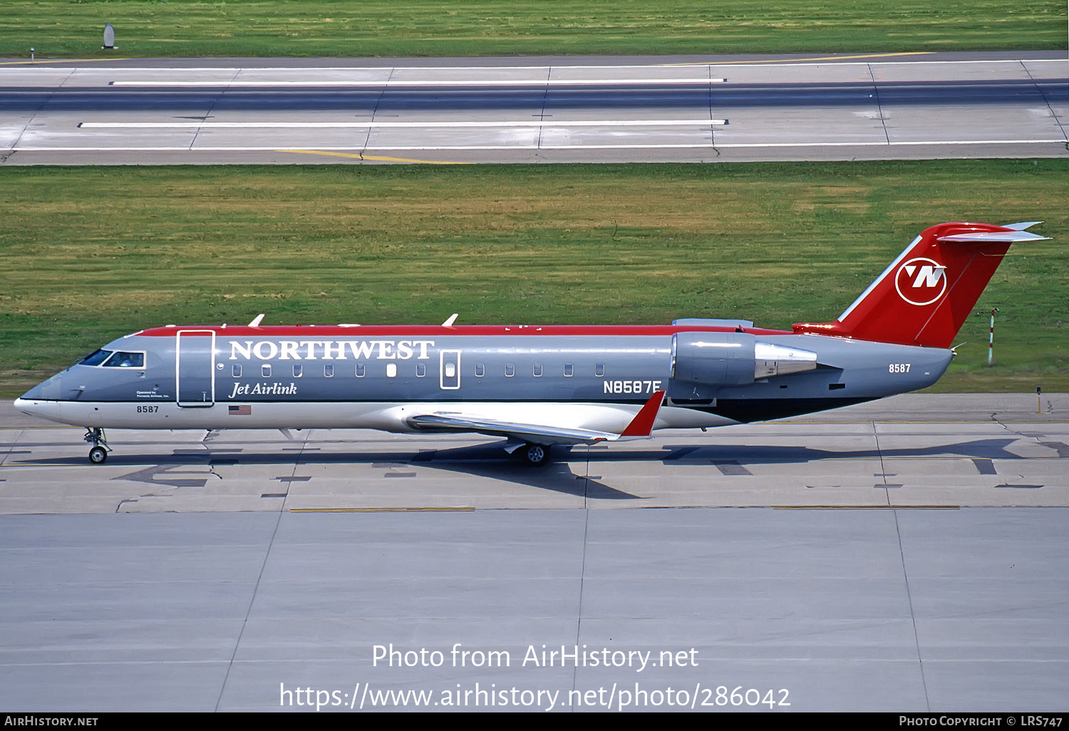 Aircraft Photo of N8587E | Bombardier CRJ-440 (CL-600-2B19) | Northwest Jet Airlink | AirHistory.net #286042