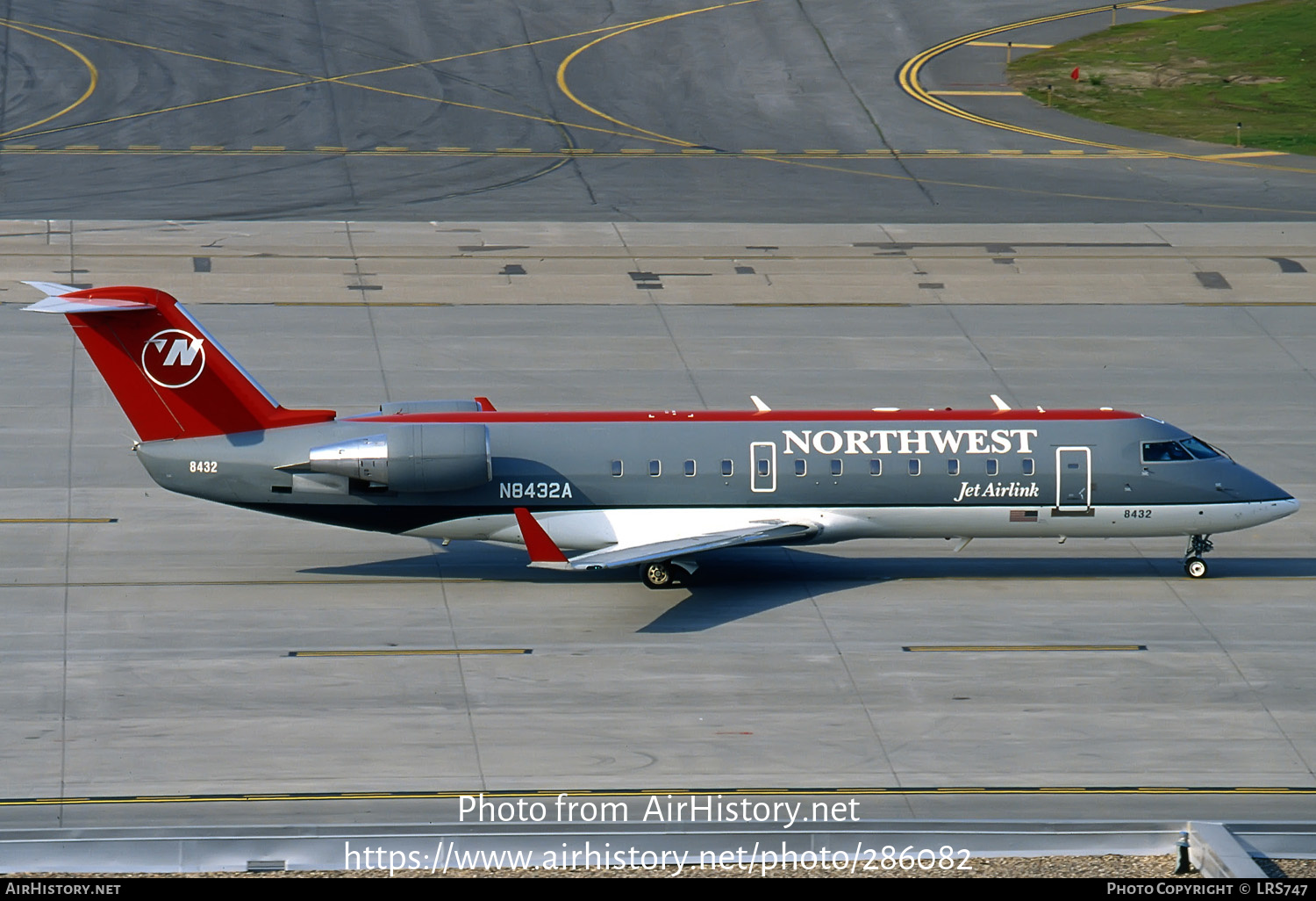 Aircraft Photo of N8432A | Bombardier CRJ-440 (CL-600-2B19) | Northwest Jet Airlink | AirHistory.net #286082