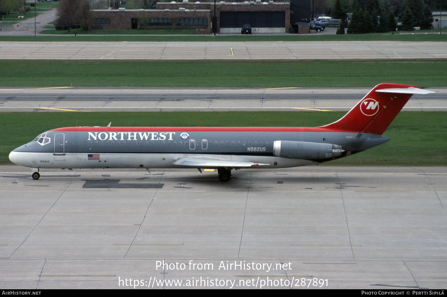 Aircraft Photo of N982US | McDonnell Douglas DC-9-32 | Northwest Airlines | AirHistory.net #287891