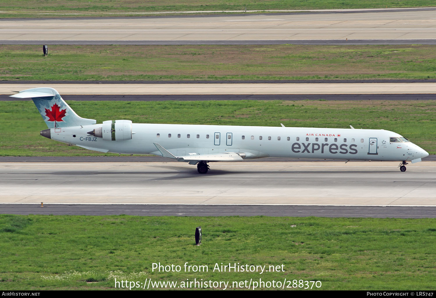 Aircraft Photo of C-FBJZ | Bombardier CRJ-705 (CL-600-2D15) | Air Canada Express | AirHistory.net #288370