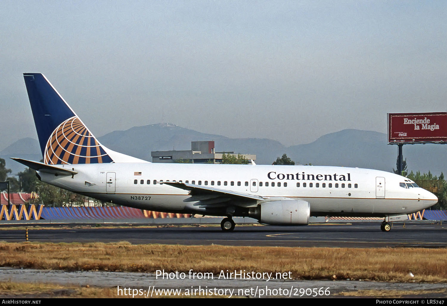 Aircraft Photo of N38727 | Boeing 737-724 | Continental Airlines | AirHistory.net #290566