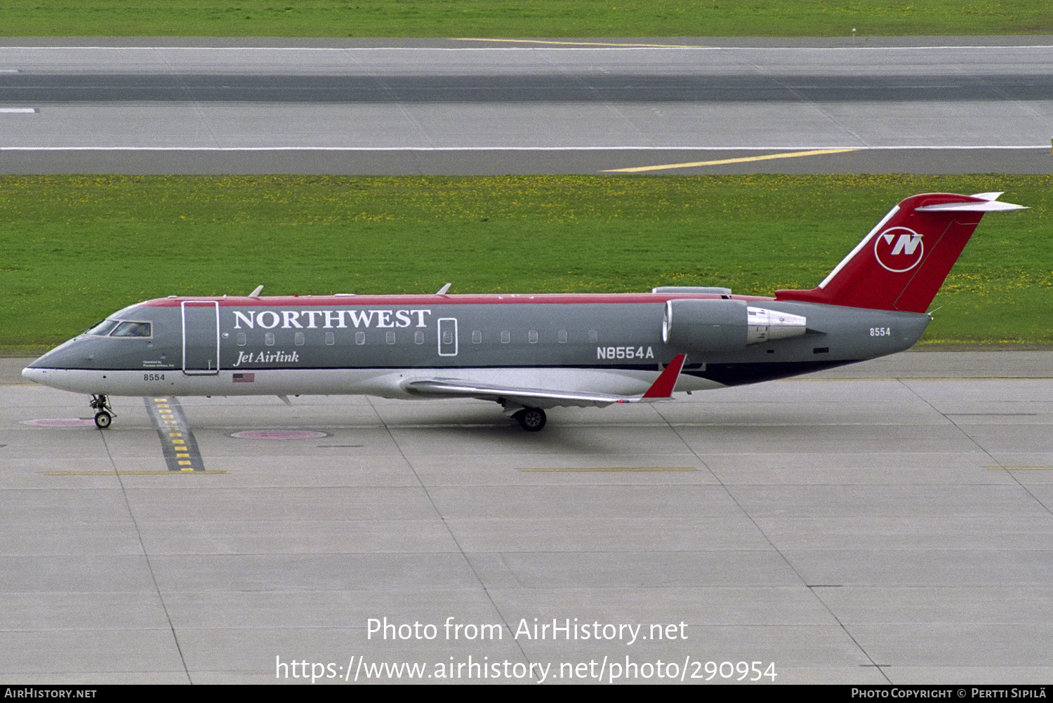 Aircraft Photo of N8554A | Bombardier CRJ-200LR (CL-600-2B19) | Northwest Jet Airlink | AirHistory.net #290954