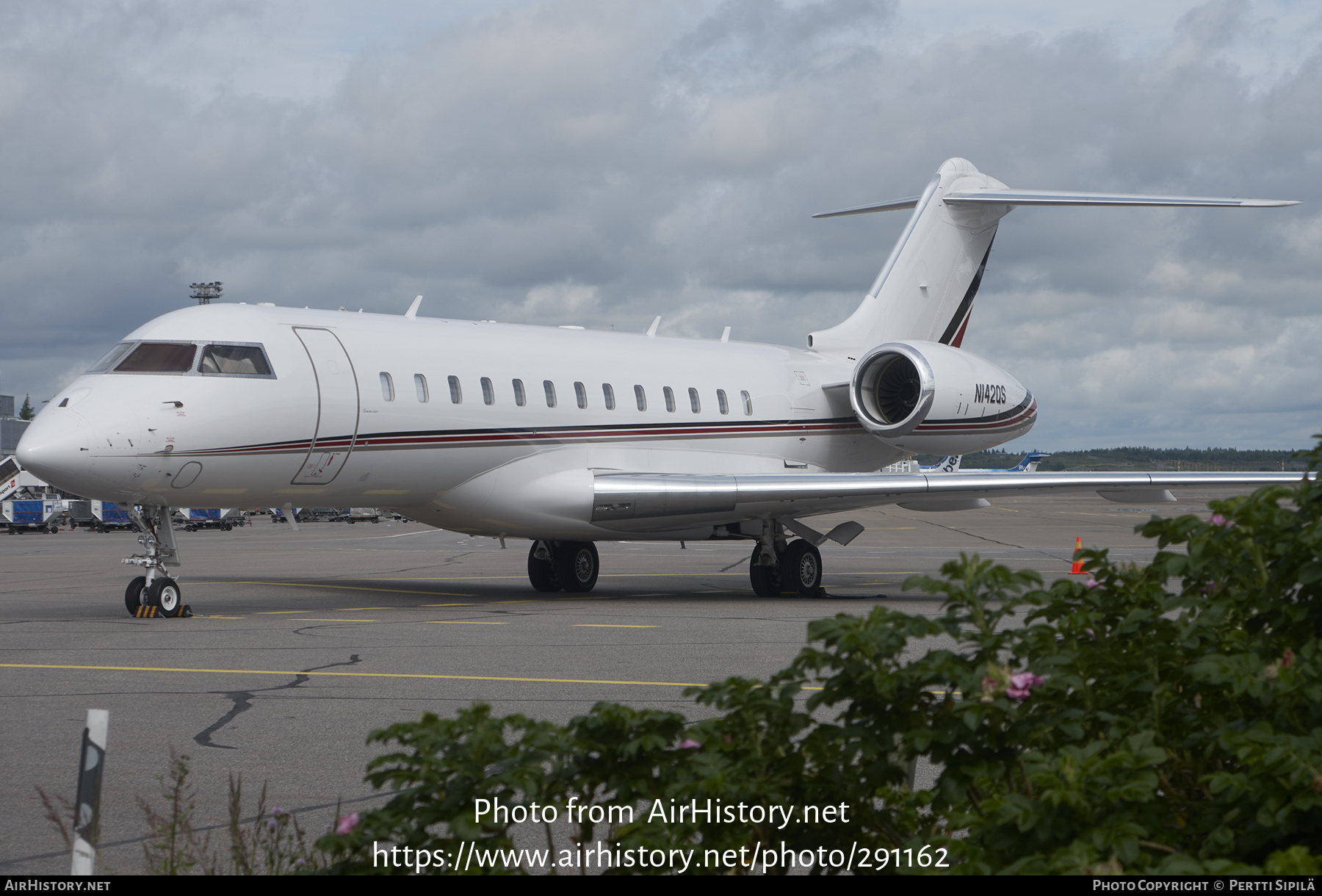 Aircraft Photo of N142QS | Bombardier Global 6000 (BD-700-1A10) | AirHistory.net #291162