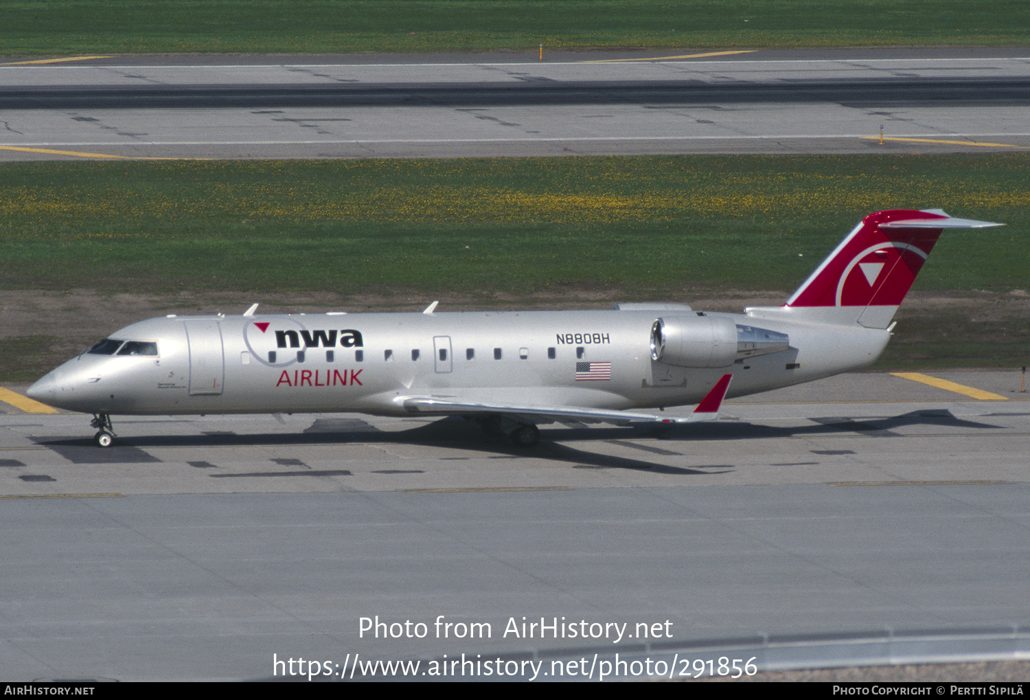 Aircraft Photo of N8808H | Bombardier CRJ-440 (CL-600-2B19) | NWA Airlink | AirHistory.net #291856