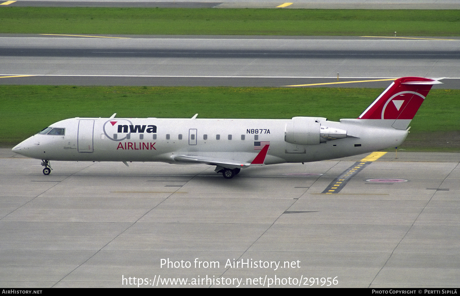 Aircraft Photo of N8877A | Bombardier CRJ-440 (CL-600-2B19) | NWA Airlink | AirHistory.net #291956