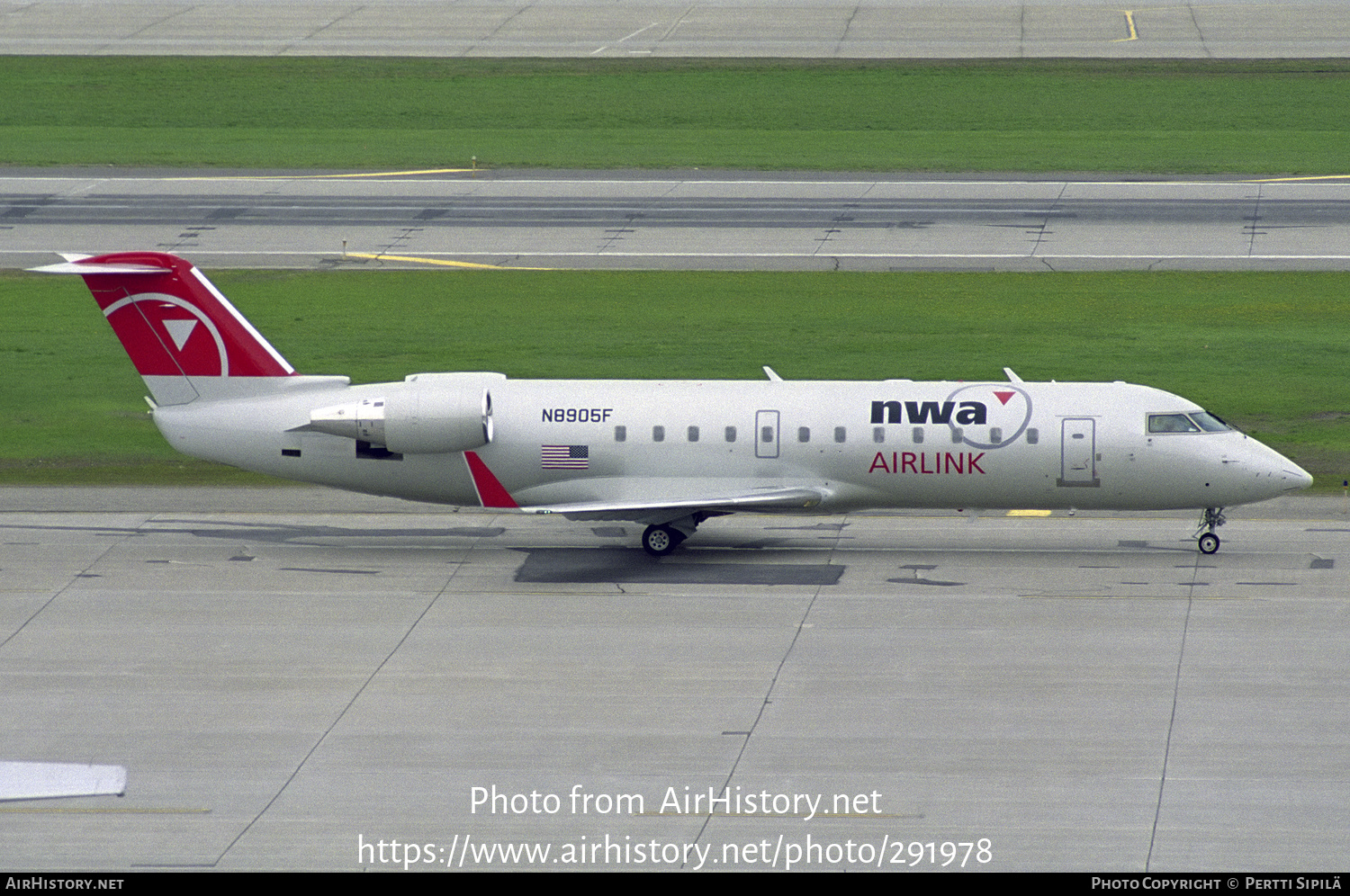 Aircraft Photo of N8905F | Bombardier CRJ-200LR (CL-600-2B19) | NWA Airlink | AirHistory.net #291978