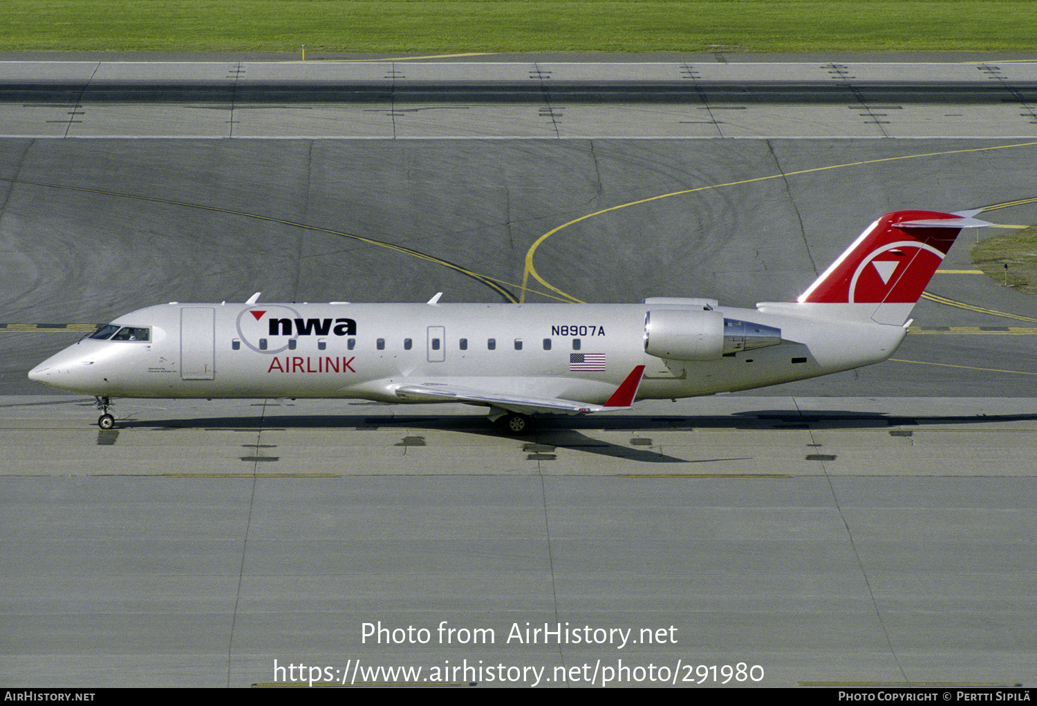 Aircraft Photo of N8907A | Bombardier CRJ-200LR (CL-600-2B19) | NWA Airlink | AirHistory.net #291980