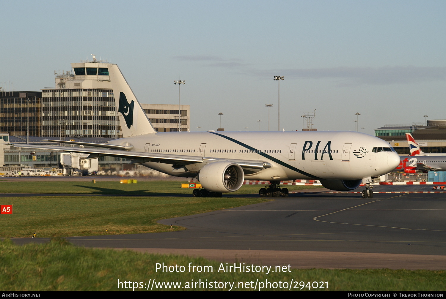 Aircraft Photo of AP-BGL | Boeing 777-240/ER | Pakistan International Airlines - PIA | AirHistory.net #294021