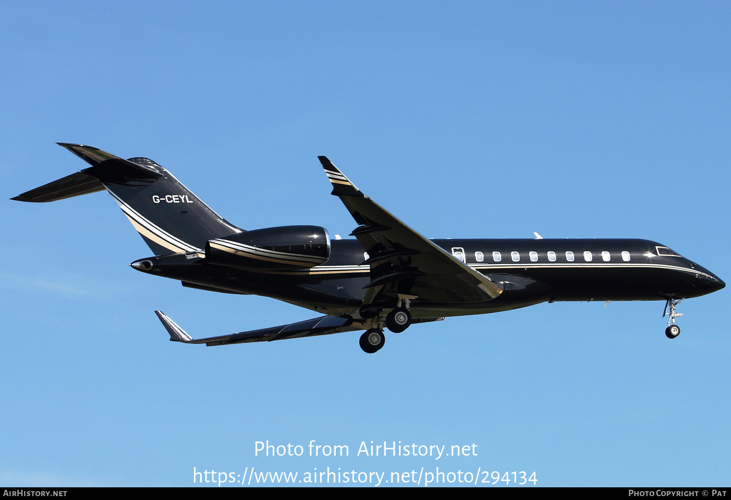 Aircraft Photo of G-CEYL | Bombardier Global Express (BD-700-1A10) | AirHistory.net #294134