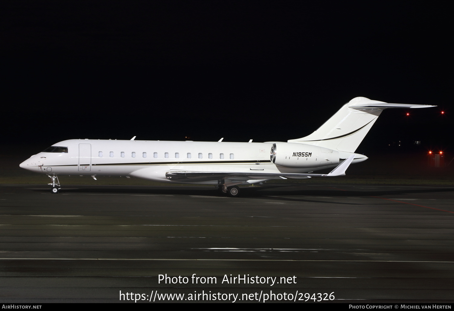 Aircraft Photo of N1955M | Bombardier Global Express XRS (BD-700-1A10) | AirHistory.net #294326