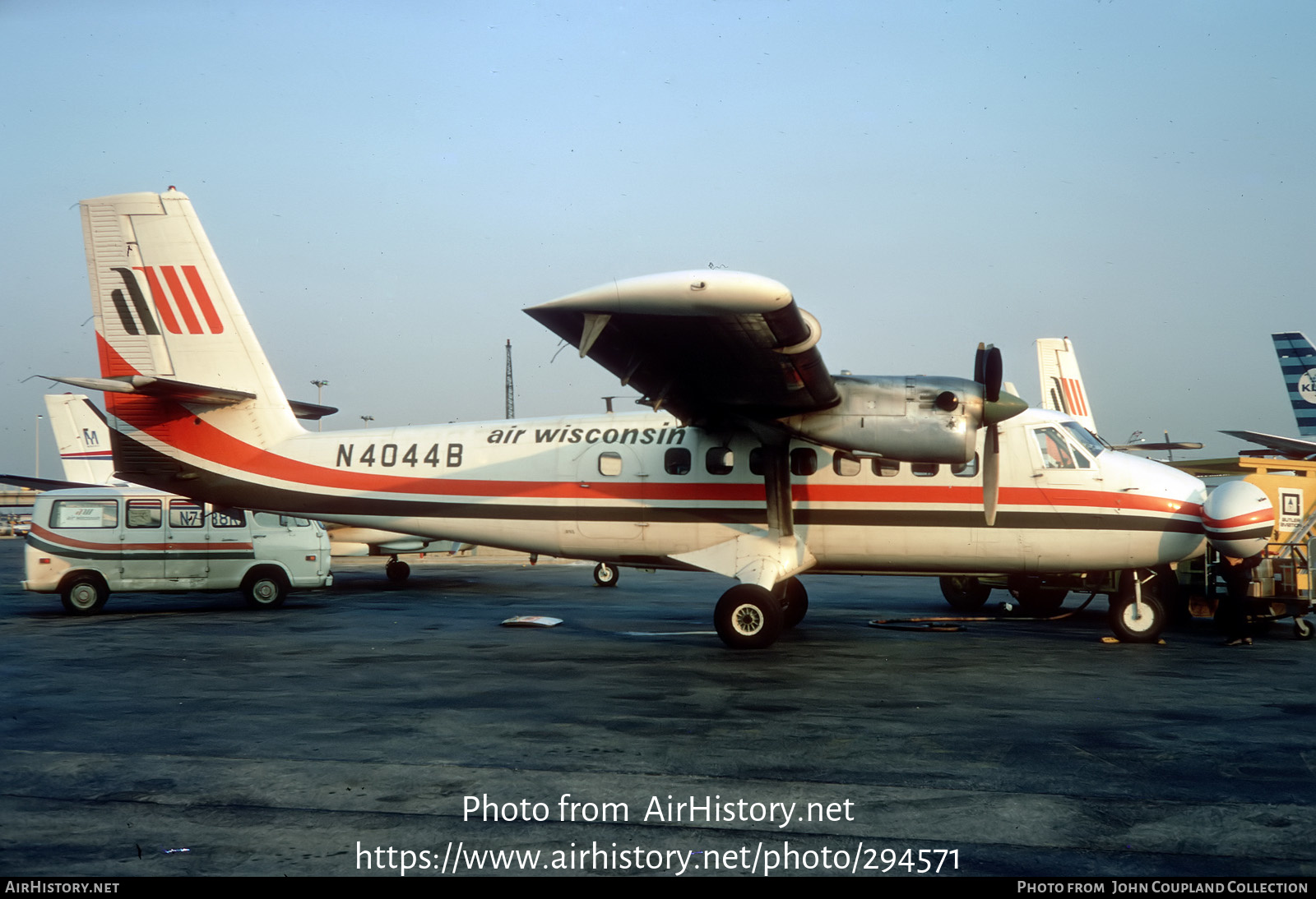 Aircraft Photo of N4044B | De Havilland Canada DHC-6-100 Twin Otter | Air Wisconsin | AirHistory.net #294571