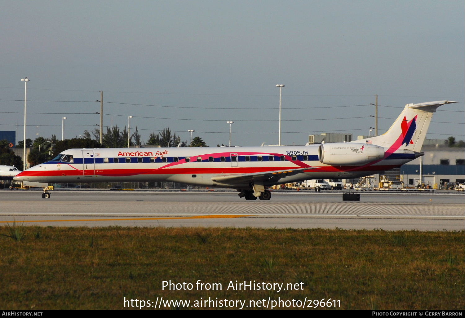 Aircraft Photo of N905JH | Embraer ERJ-145LR (EMB-145LR) | American Eagle | AirHistory.net #296611