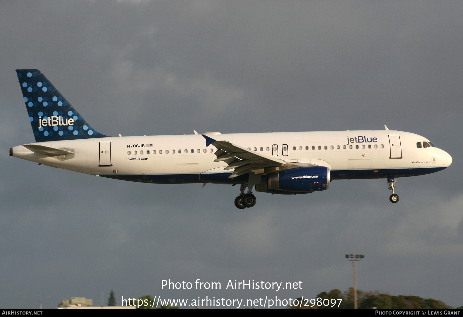 Aircraft Photo of N706JB | Airbus A320-232 | JetBlue Airways | AirHistory.net #298097