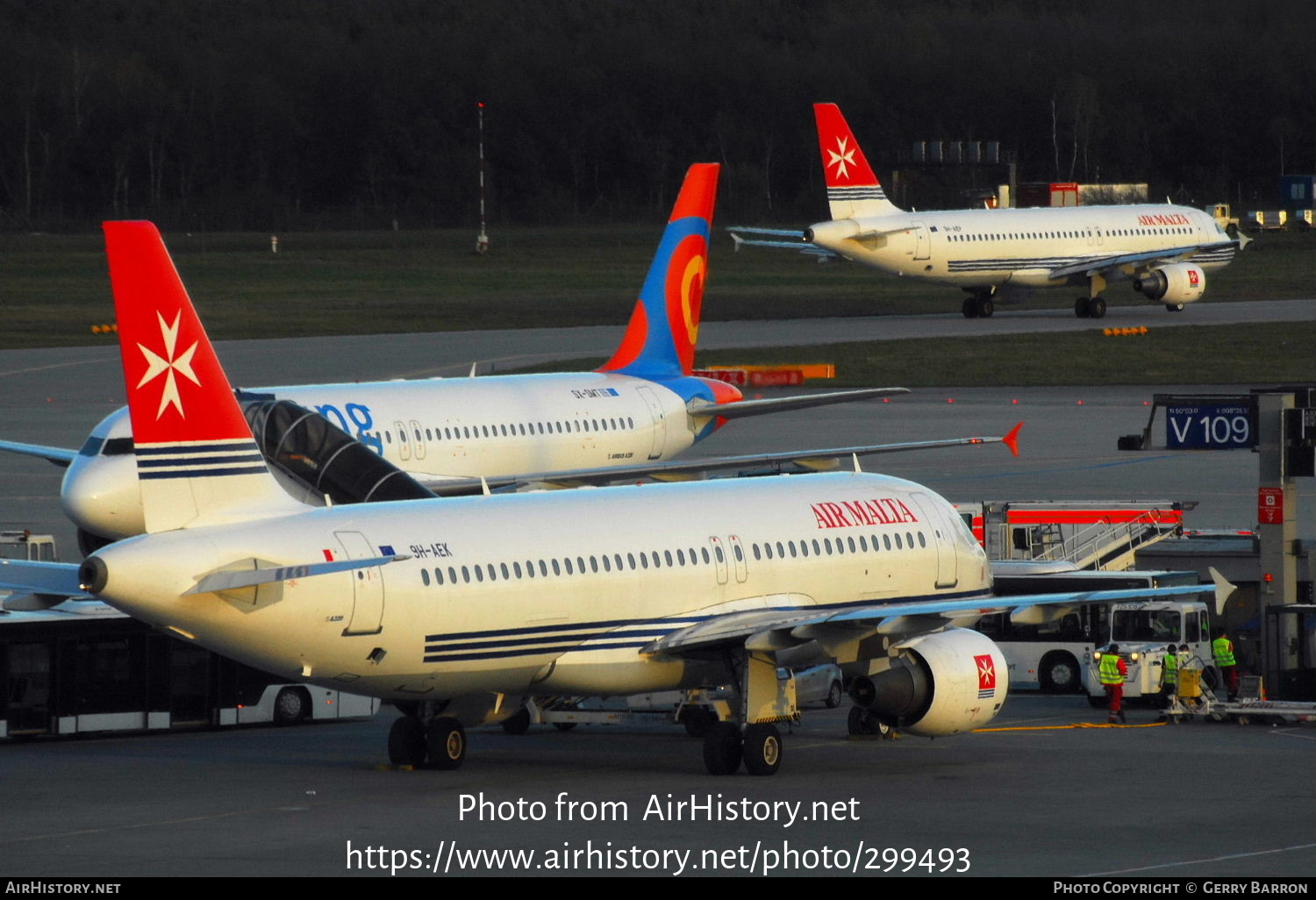 Aircraft Photo of 9H-AEK | Airbus A320-211 | Air Malta | AirHistory.net #299493