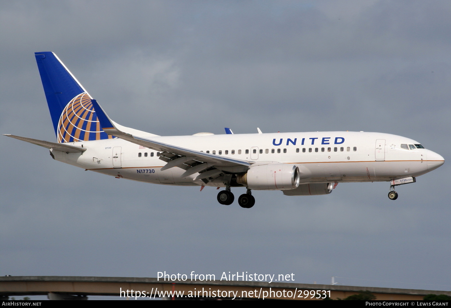 Aircraft Photo of N17730 | Boeing 737-724 | United Airlines | AirHistory.net #299531